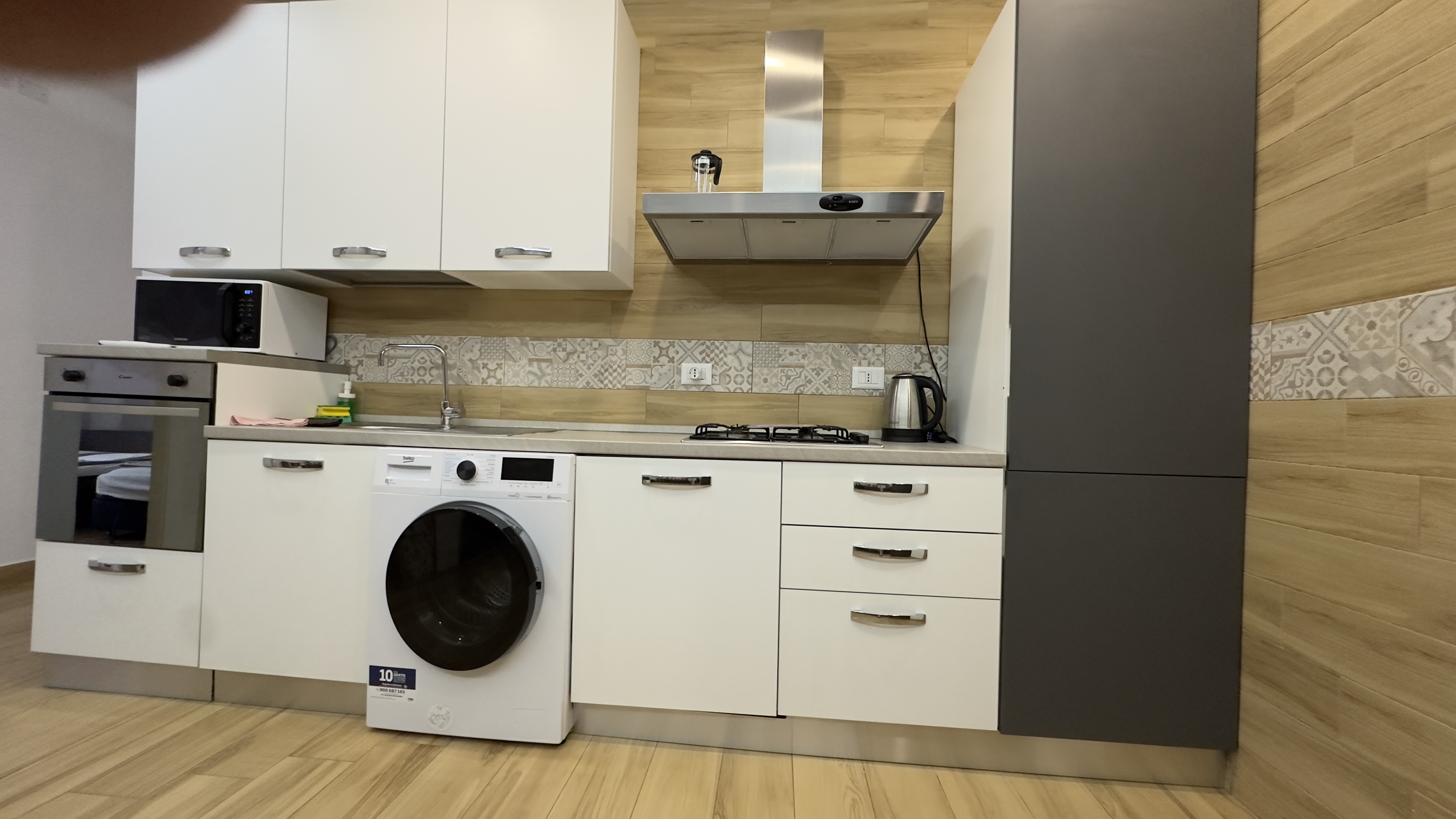 System.Collections.Generic.List`1[BluePillow.Application.SearchEngine.Dto.PhotoDto]?.ElementAt(1)?.Caption