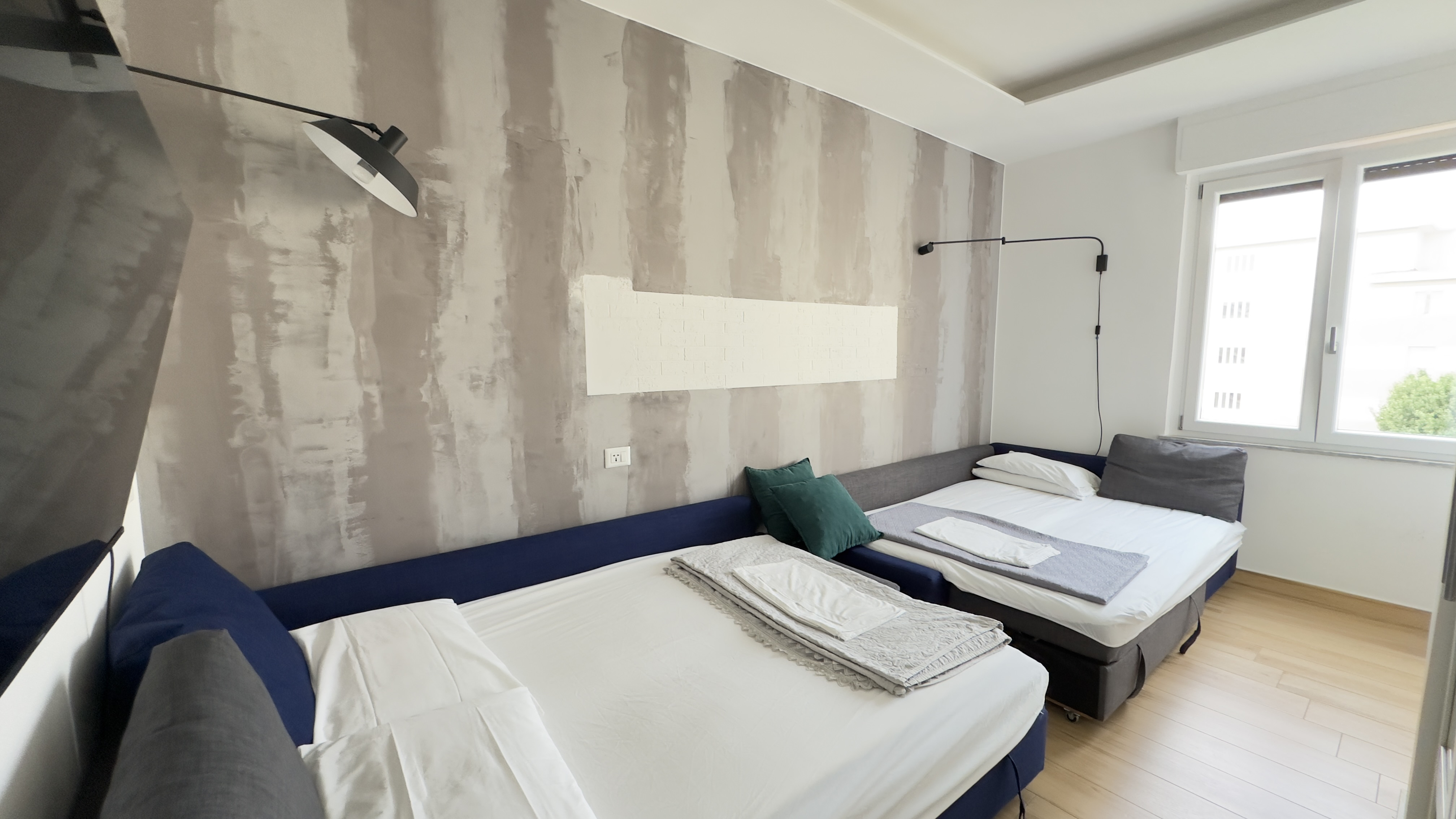 System.Collections.Generic.List`1[BluePillow.Application.SearchEngine.Dto.PhotoDto]?.ElementAt(3)?.Caption