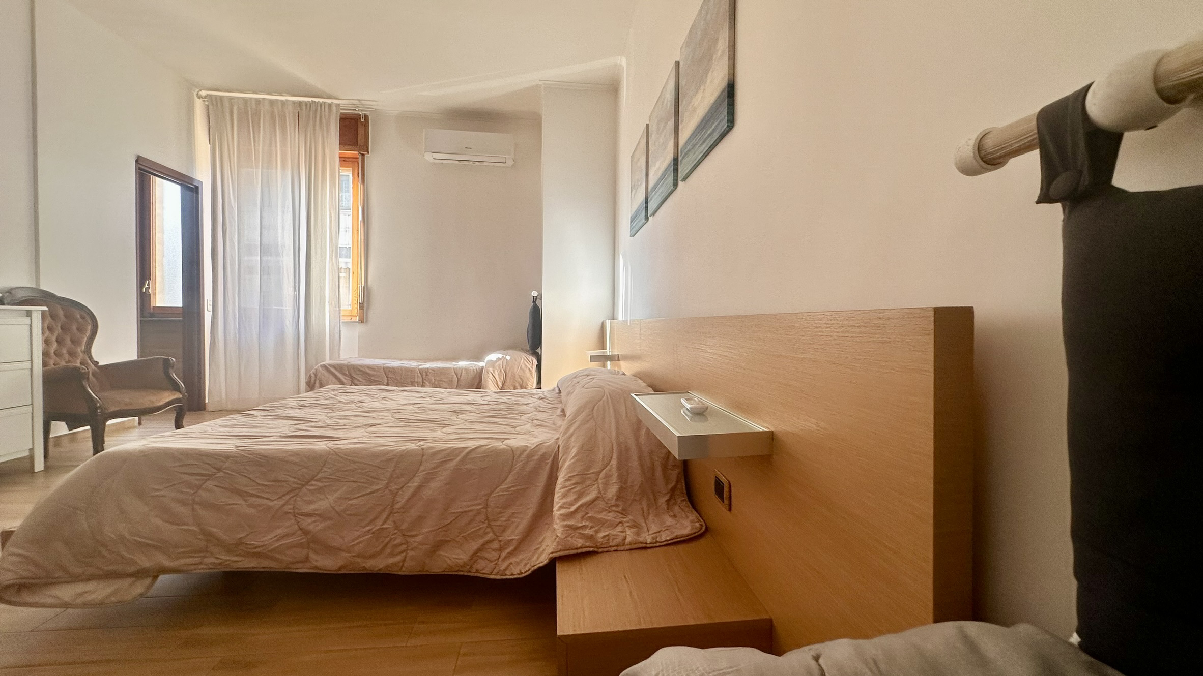 System.Collections.Generic.List`1[BluePillow.Application.SearchEngine.Dto.PhotoDto]?.ElementAt(3)?.Caption