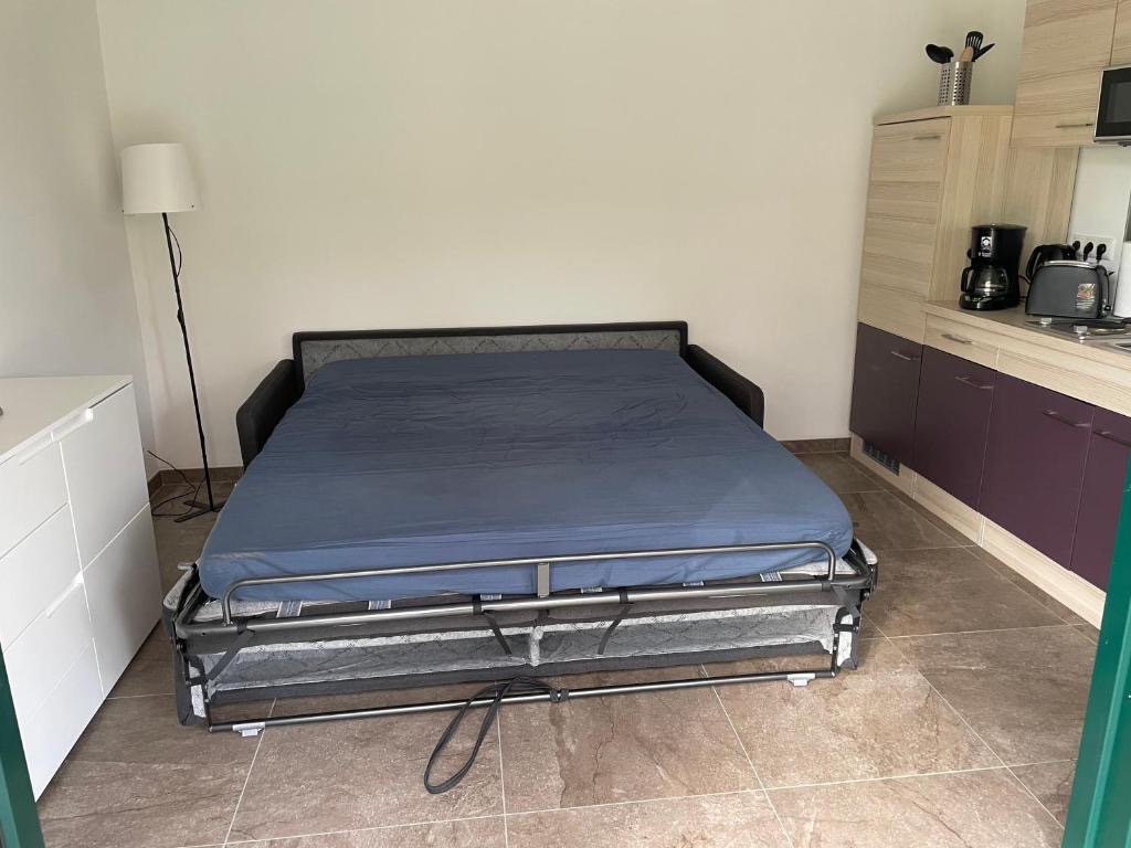 System.Collections.Generic.List`1[BluePillow.Application.SearchEngine.Dto.PhotoDto]?.ElementAt(3)?.Caption