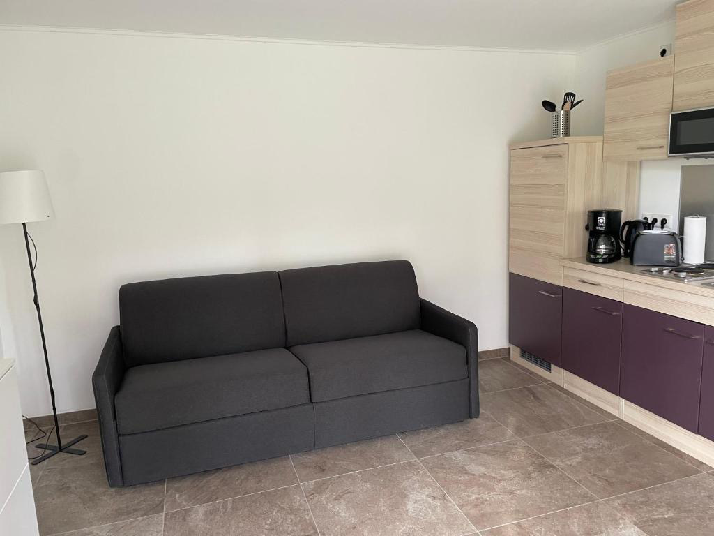 System.Collections.Generic.List`1[BluePillow.Application.SearchEngine.Dto.PhotoDto]?.ElementAt(2)?.Caption