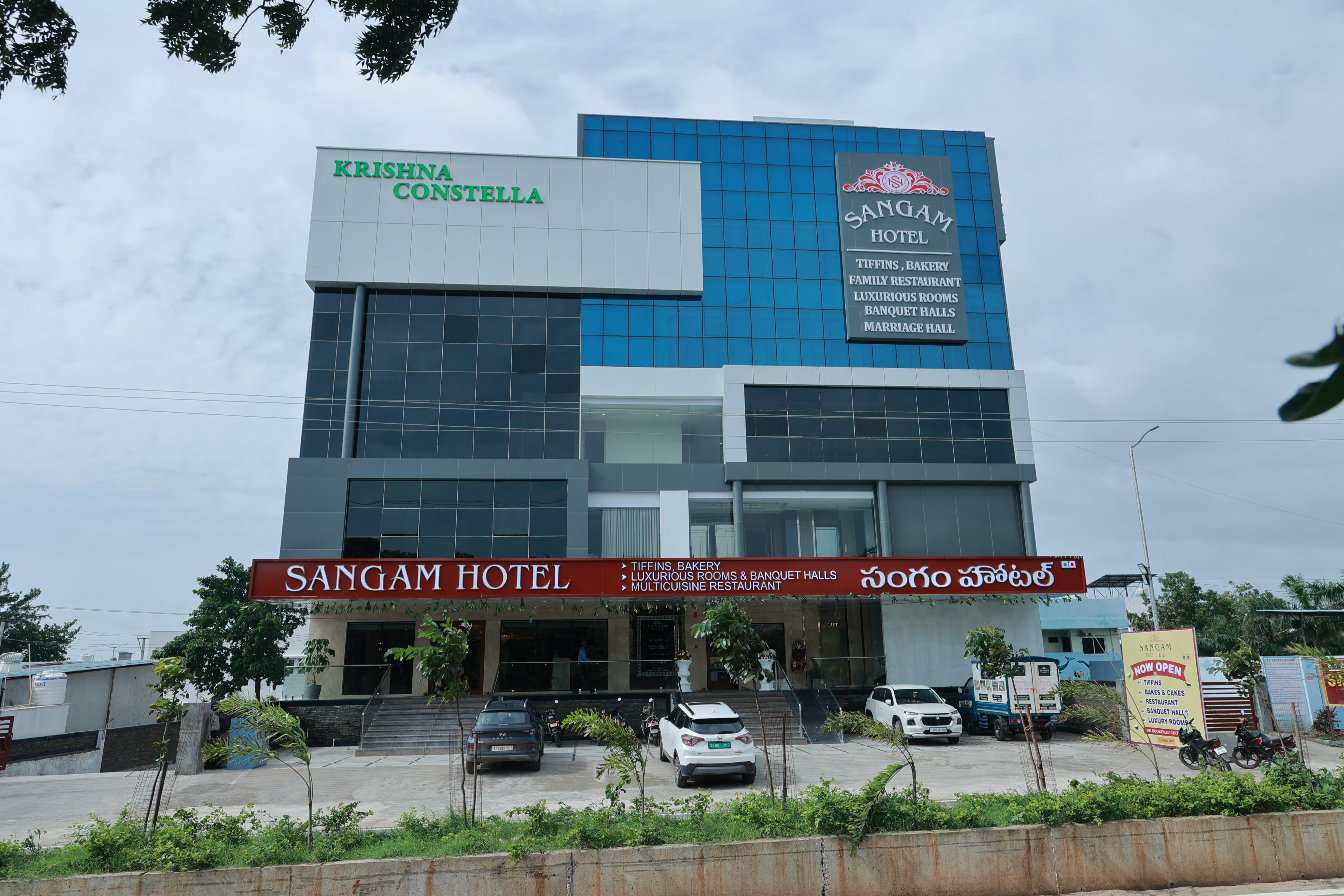 System.Collections.Generic.List`1[BluePillow.Application.SearchEngine.Dto.PhotoDto]?.ElementAt(0)?.Caption