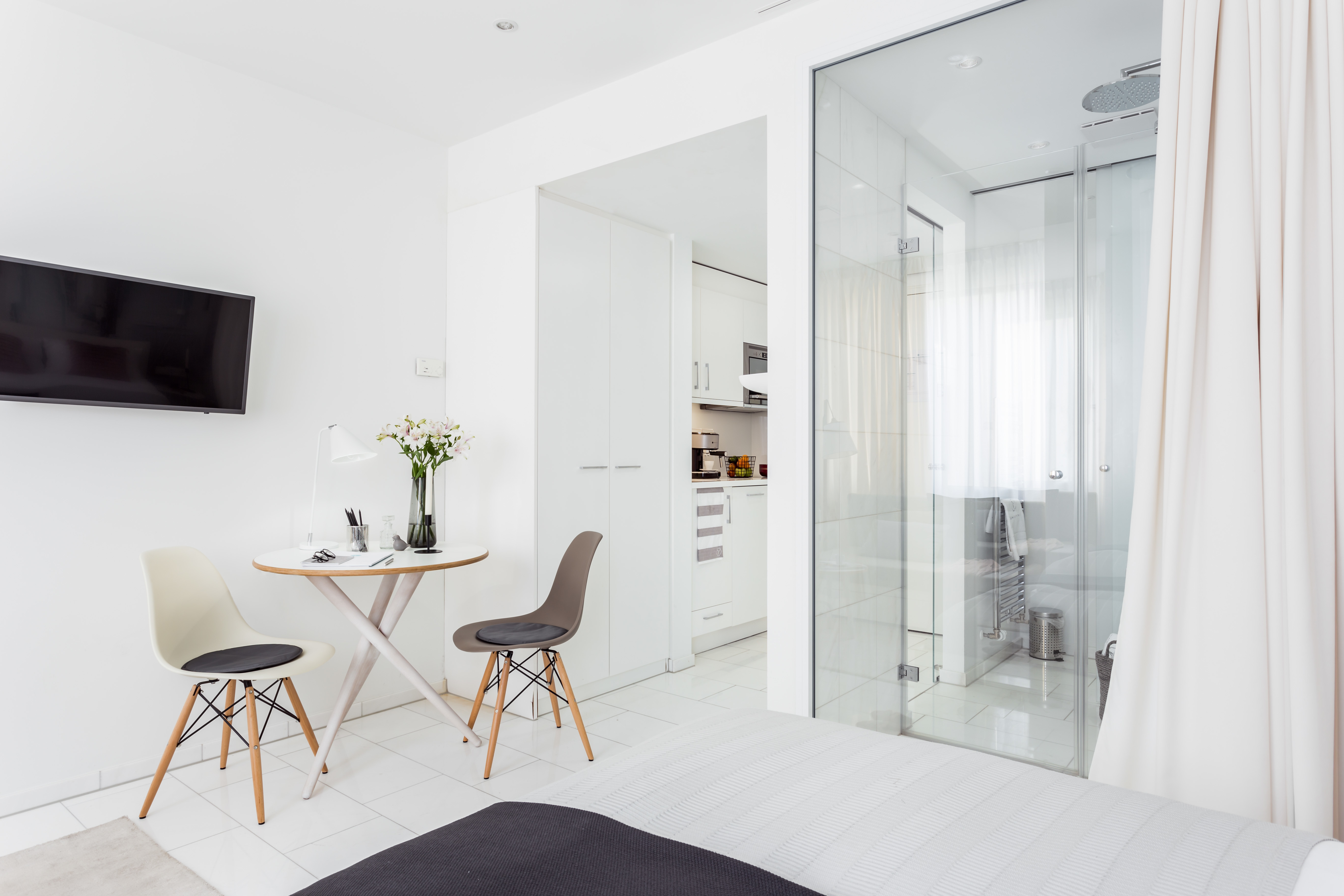 System.Collections.Generic.List`1[BluePillow.Application.SearchEngine.Dto.PhotoDto]?.ElementAt(1)?.Caption