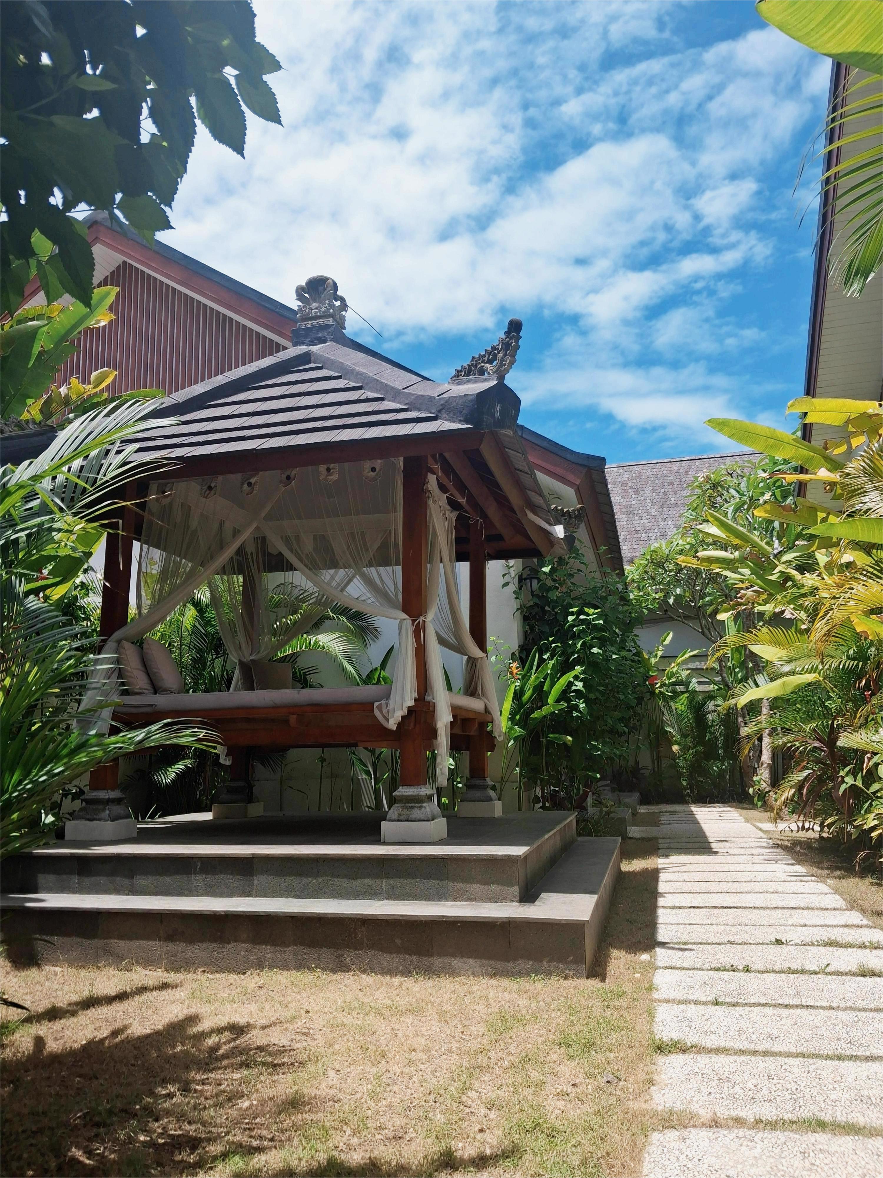 System.Collections.Generic.List`1[BluePillow.Application.SearchEngine.Dto.PhotoDto]?.ElementAt(2)?.Caption