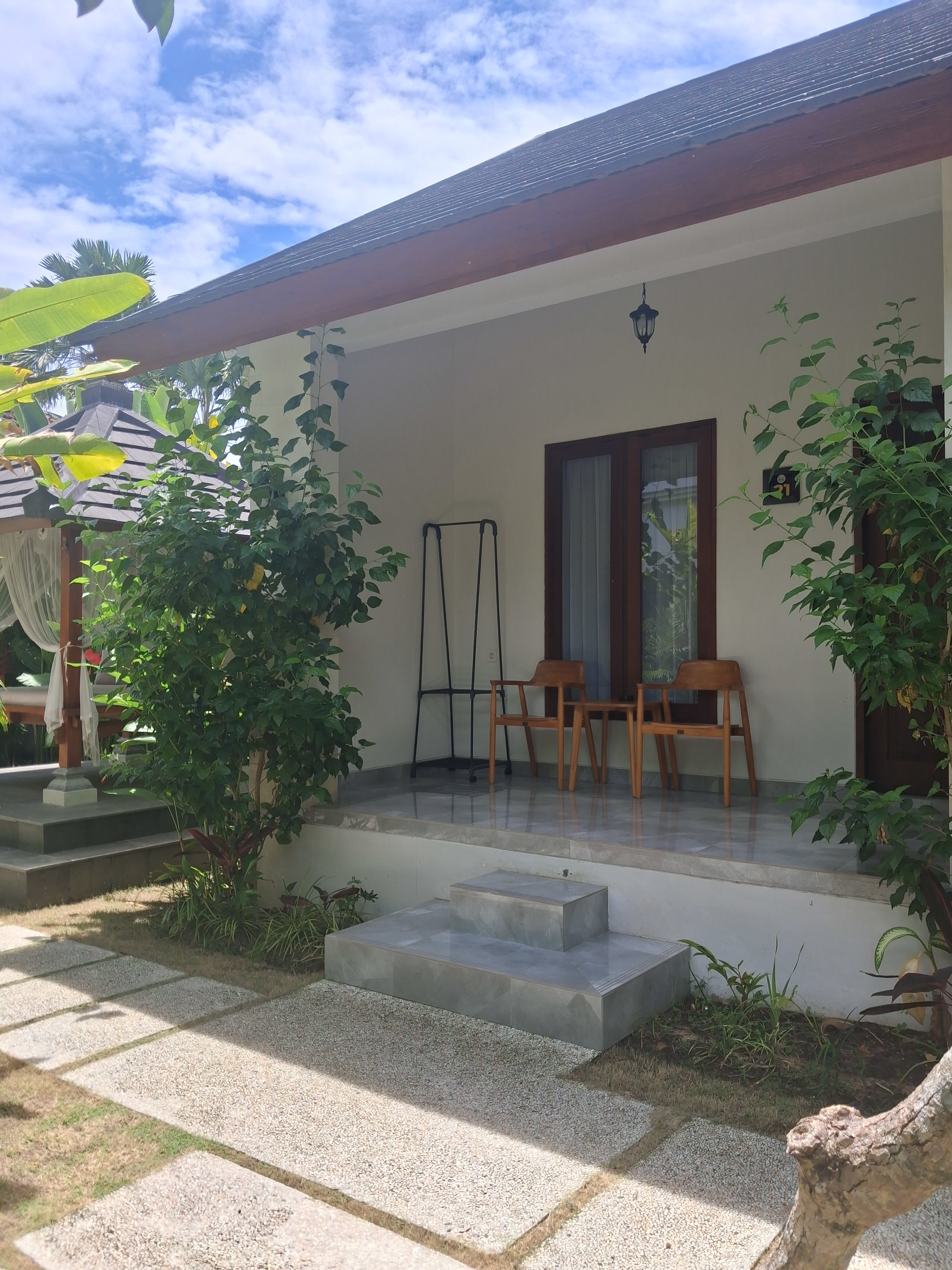 System.Collections.Generic.List`1[BluePillow.Application.SearchEngine.Dto.PhotoDto]?.ElementAt(1)?.Caption