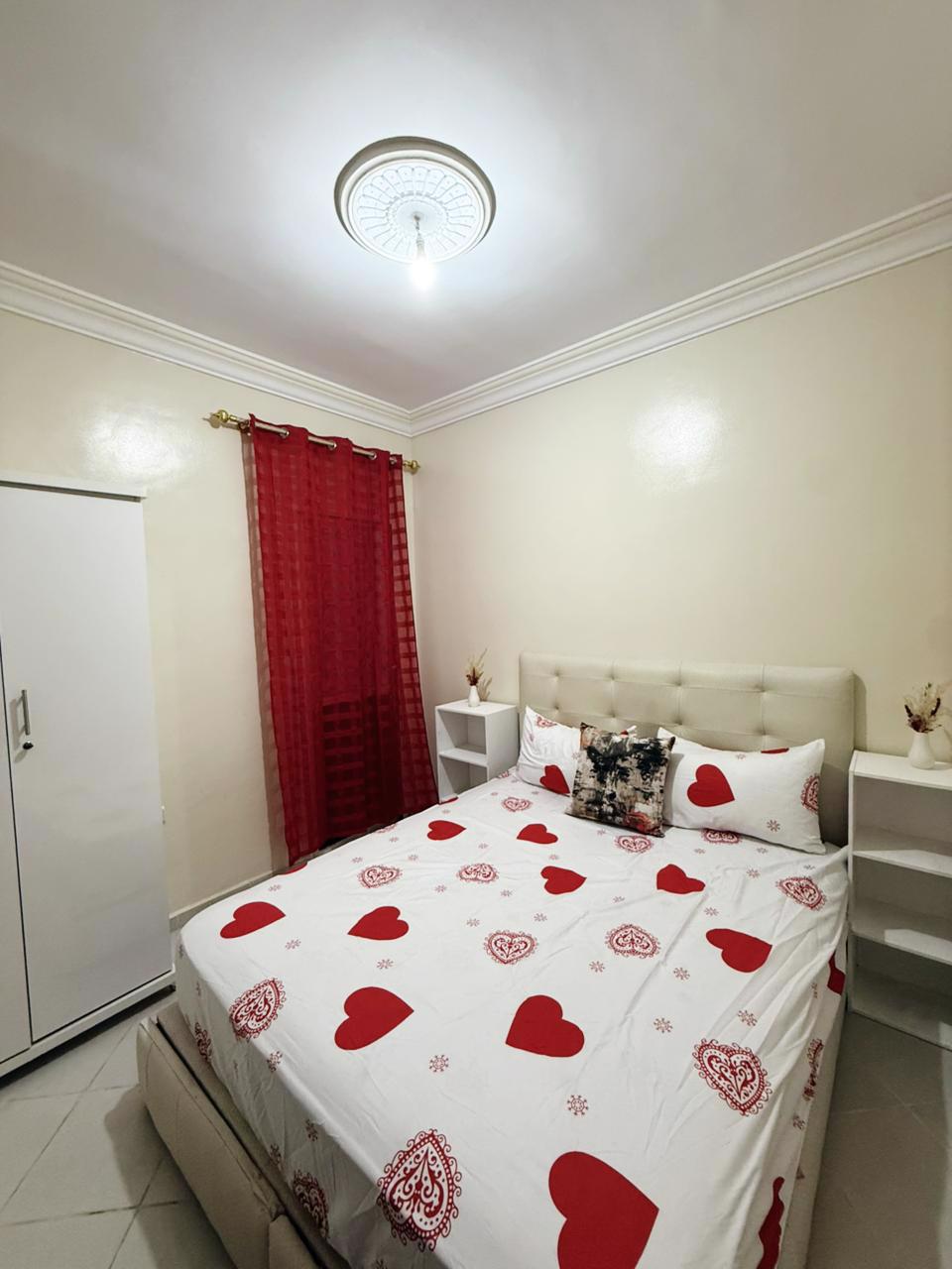 System.Collections.Generic.List`1[BluePillow.Application.SearchEngine.Dto.PhotoDto]?.ElementAt(1)?.Caption