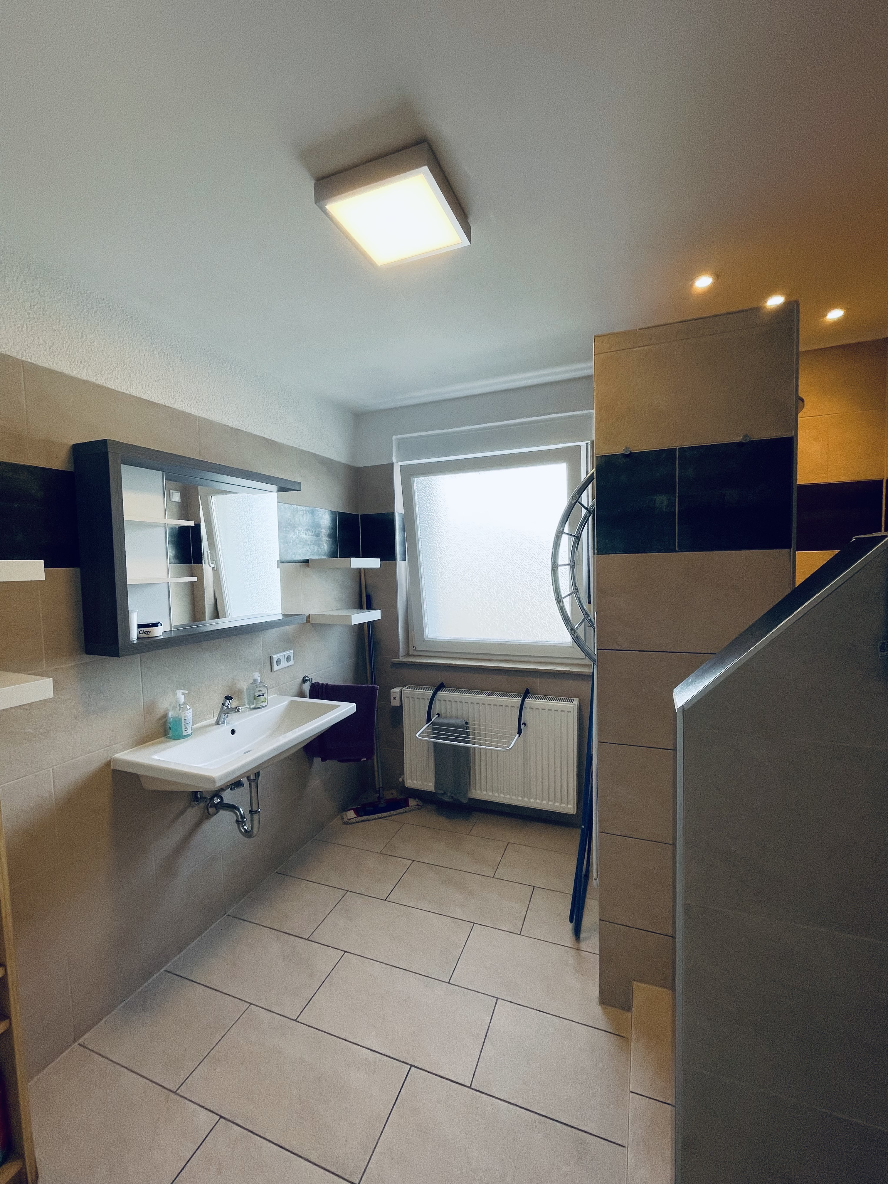 System.Collections.Generic.List`1[BluePillow.Application.SearchEngine.Dto.PhotoDto]?.ElementAt(3)?.Caption