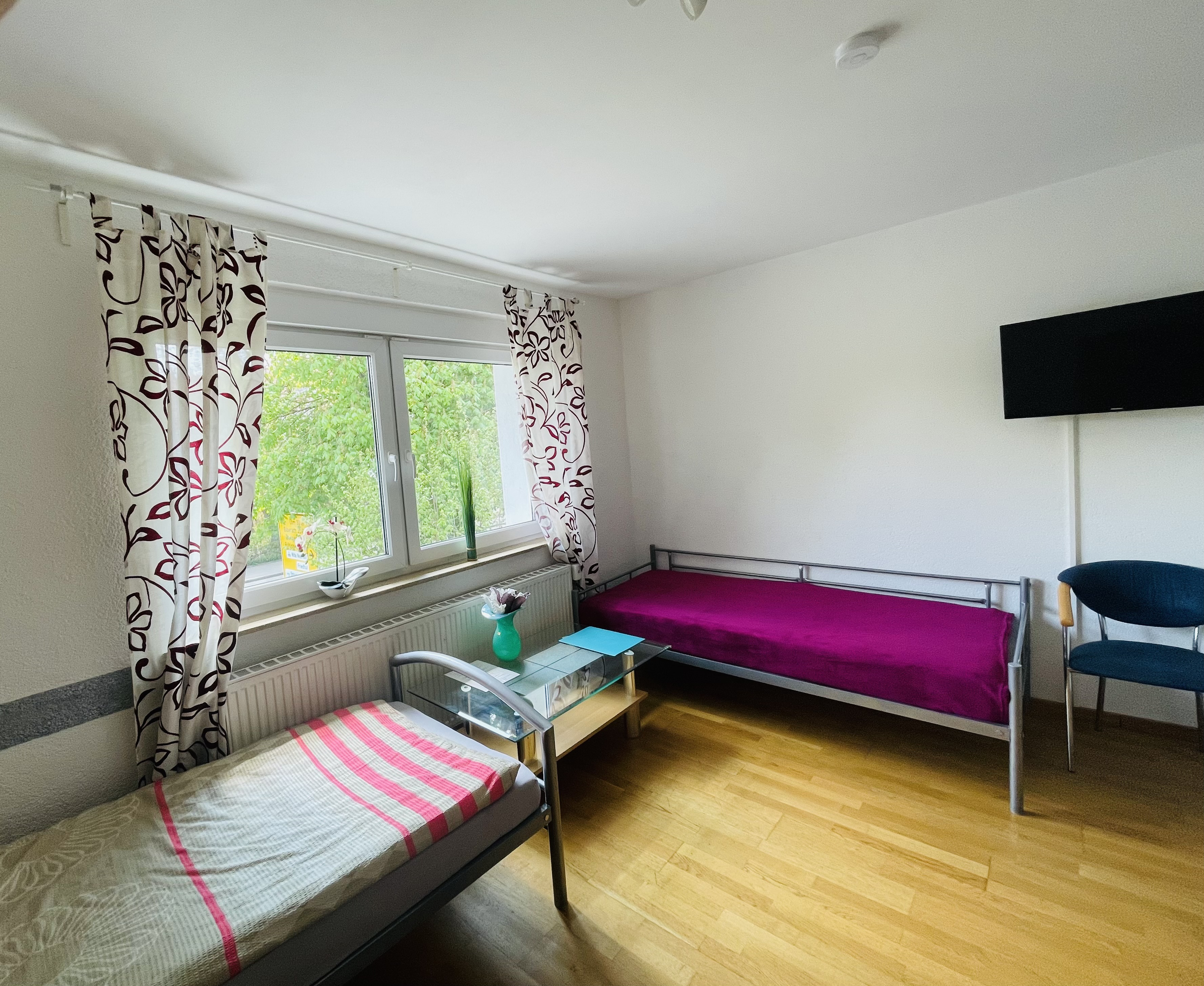 System.Collections.Generic.List`1[BluePillow.Application.SearchEngine.Dto.PhotoDto]?.ElementAt(1)?.Caption