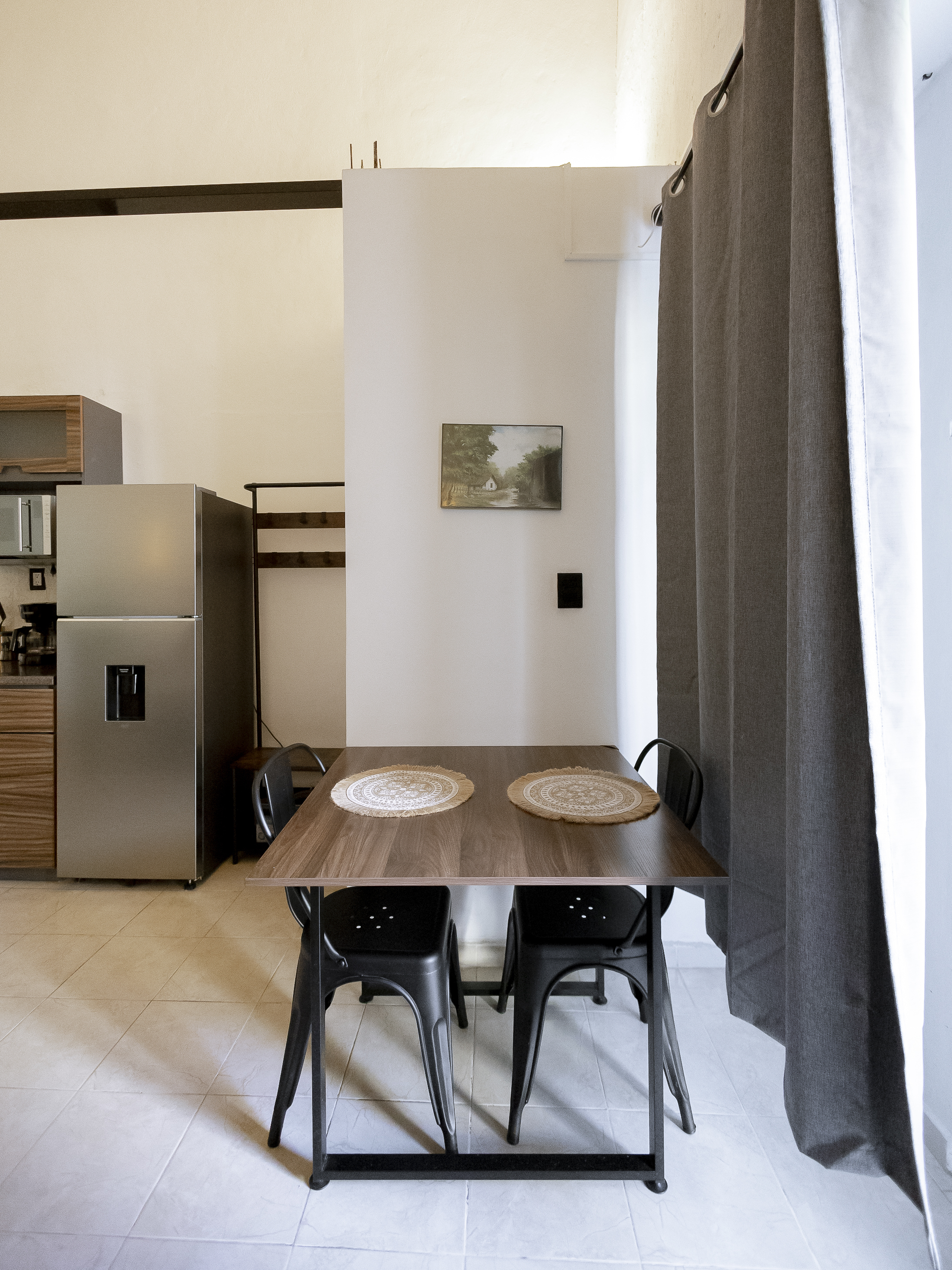 System.Collections.Generic.List`1[BluePillow.Application.SearchEngine.Dto.PhotoDto]?.ElementAt(1)?.Caption