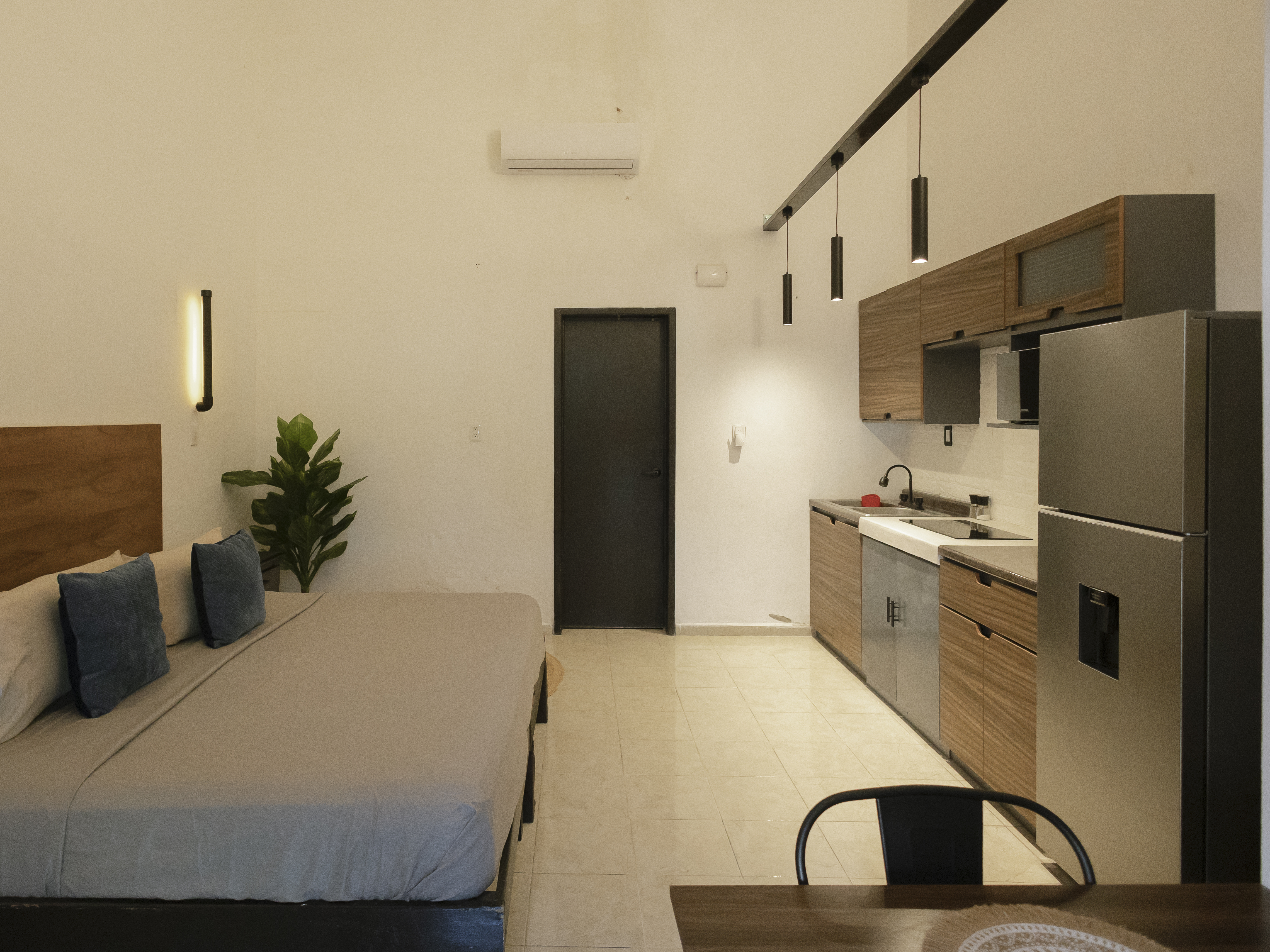 System.Collections.Generic.List`1[BluePillow.Application.SearchEngine.Dto.PhotoDto]?.ElementAt(0)?.Caption