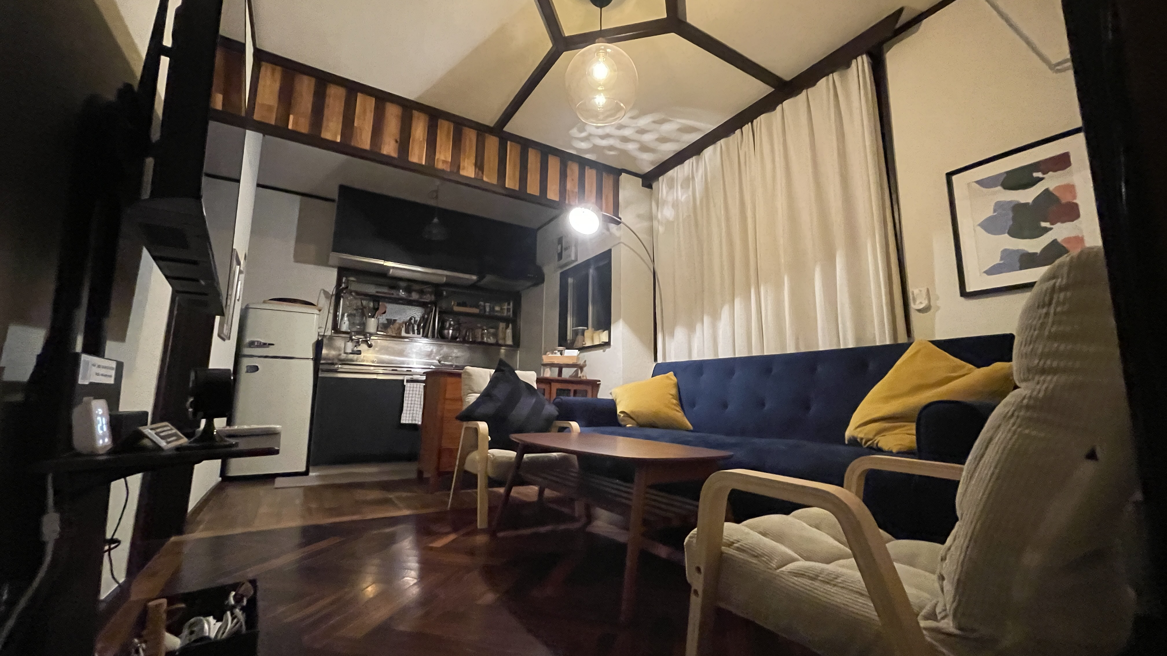 System.Collections.Generic.List`1[BluePillow.Application.SearchEngine.Dto.PhotoDto]?.ElementAt(1)?.Caption