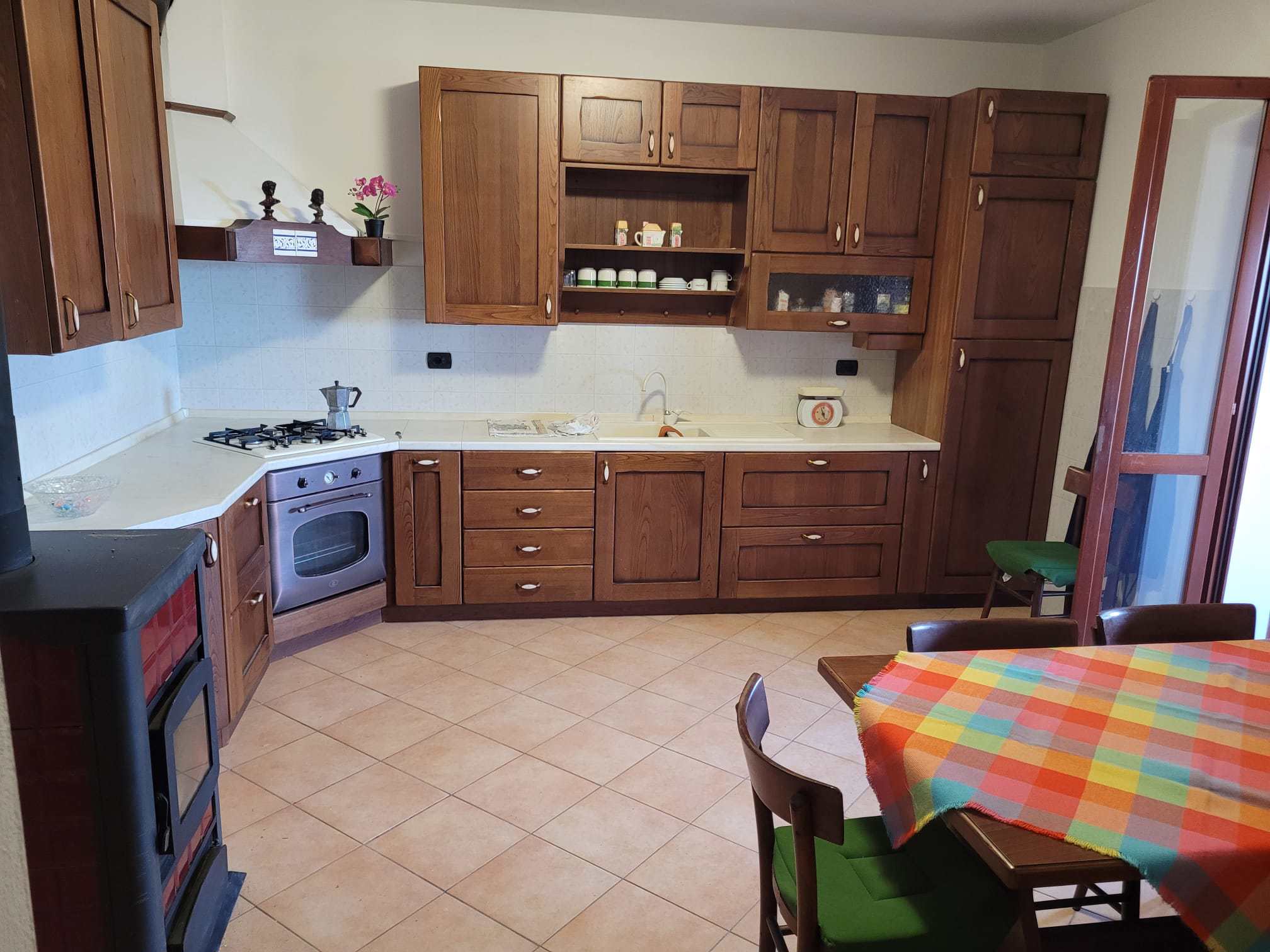 System.Collections.Generic.List`1[BluePillow.Application.SearchEngine.Dto.PhotoDto]?.ElementAt(1)?.Caption