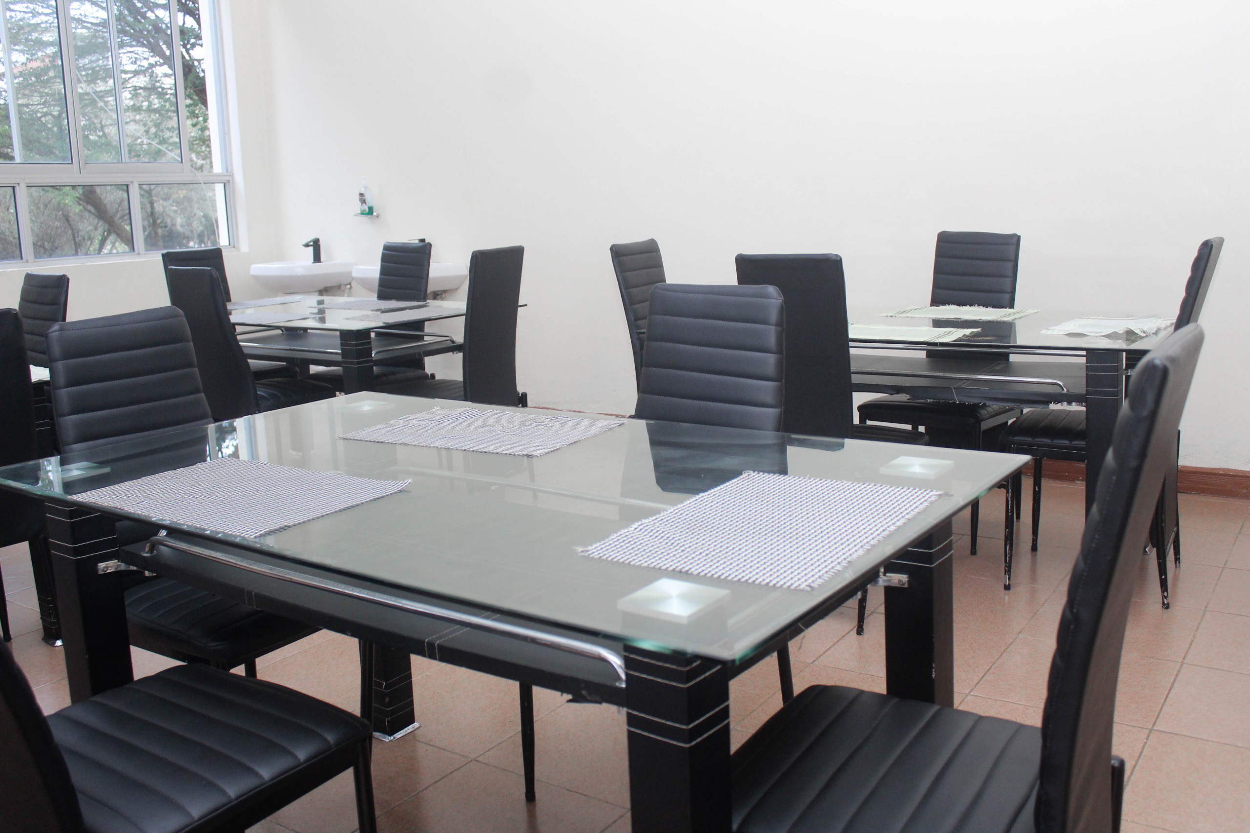 System.Collections.Generic.List`1[BluePillow.Application.SearchEngine.Dto.PhotoDto]?.ElementAt(2)?.Caption