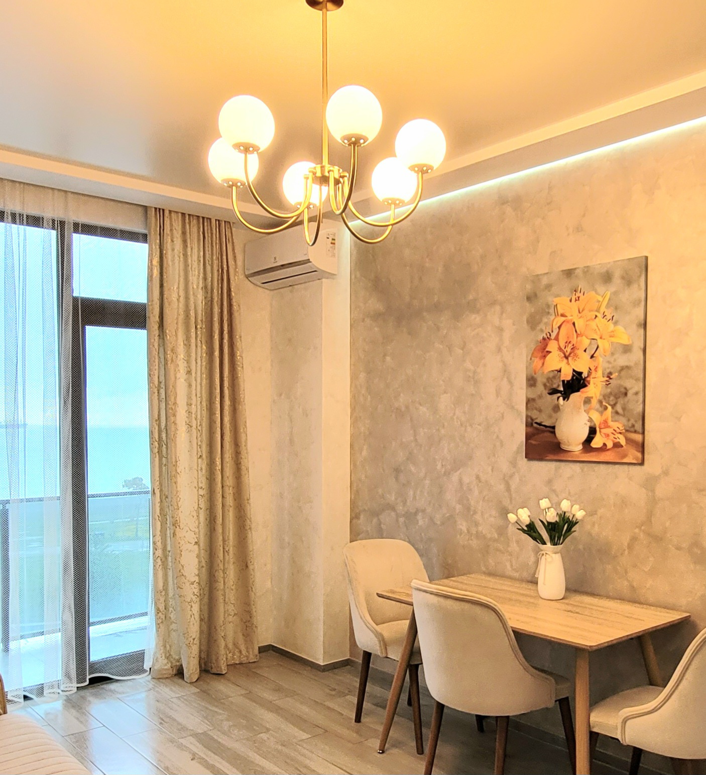 System.Collections.Generic.List`1[BluePillow.Application.SearchEngine.Dto.PhotoDto]?.ElementAt(2)?.Caption