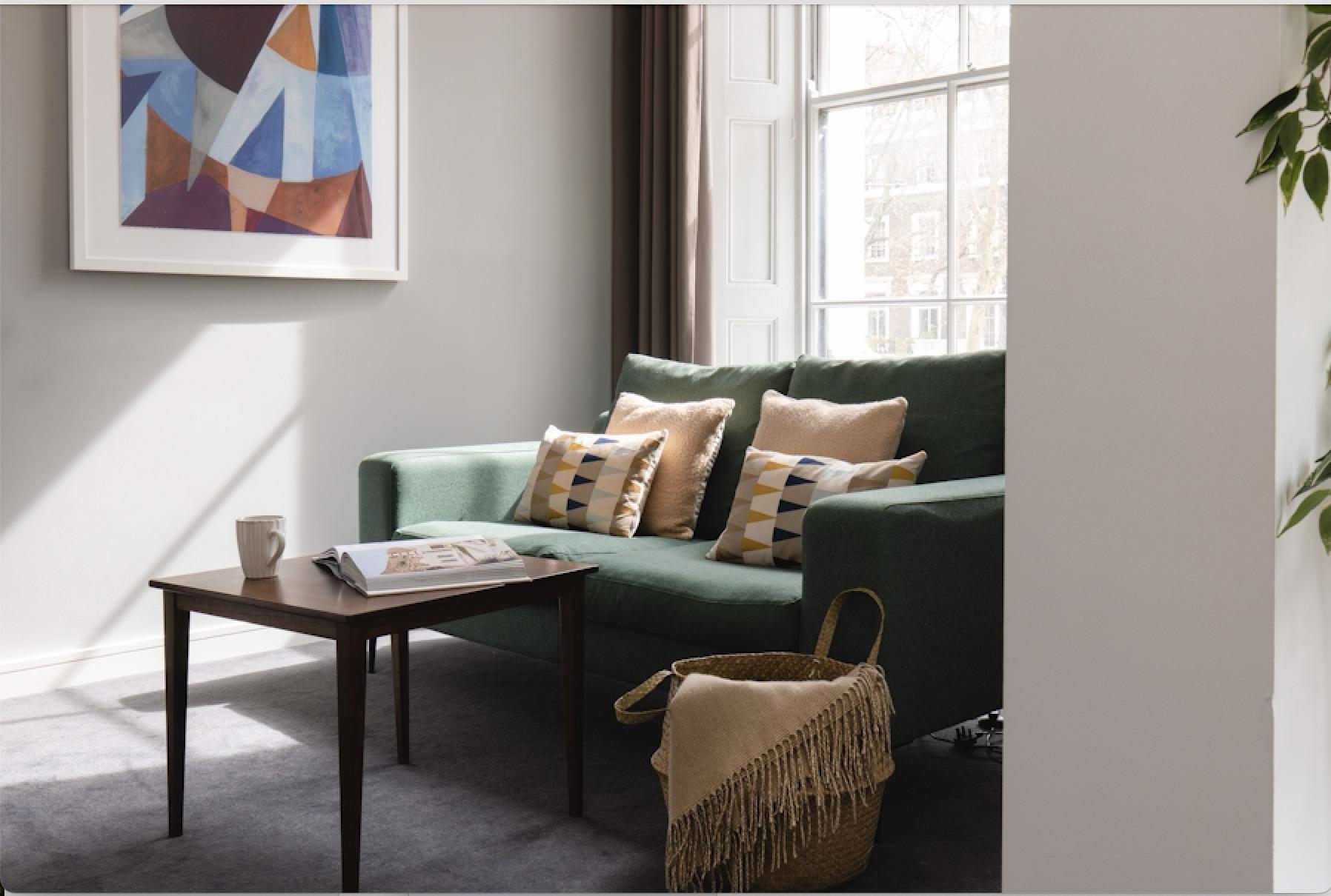 System.Collections.Generic.List`1[BluePillow.Application.SearchEngine.Dto.PhotoDto]?.ElementAt(2)?.Caption