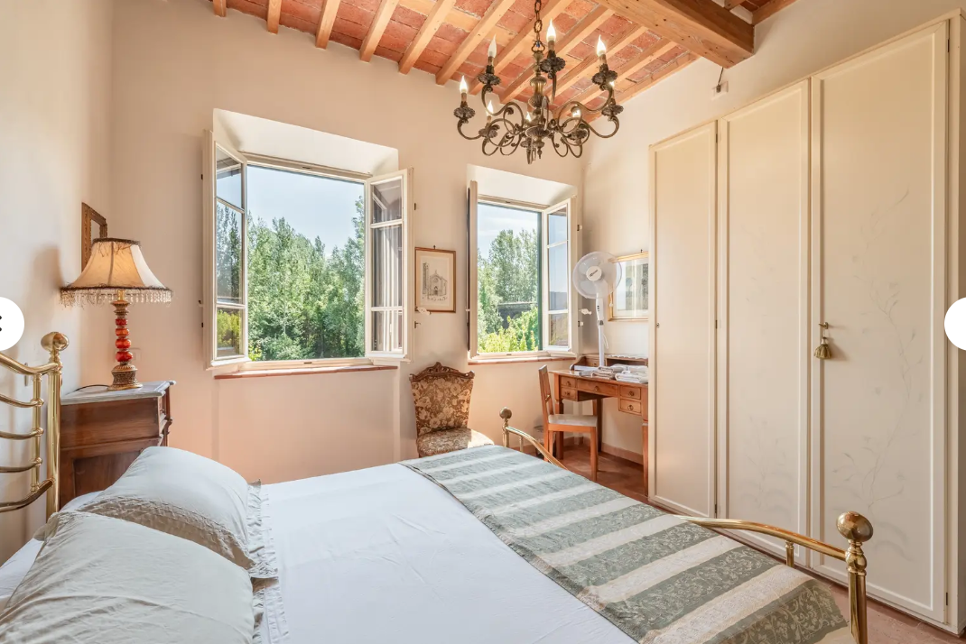 System.Collections.Generic.List`1[BluePillow.Application.SearchEngine.Dto.PhotoDto]?.ElementAt(3)?.Caption