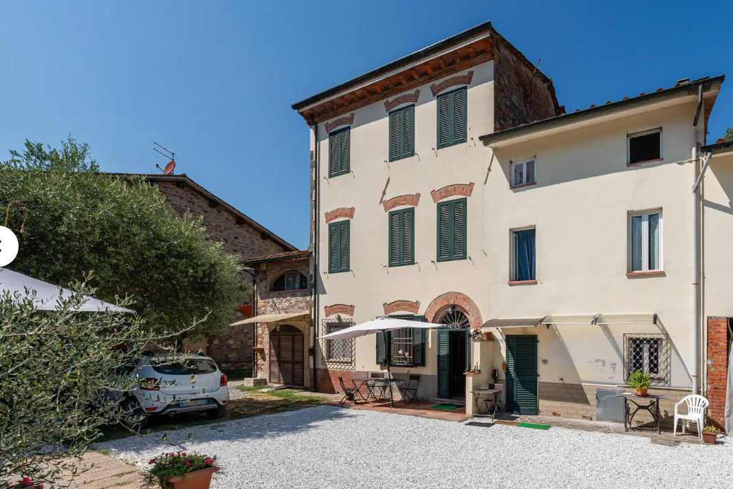 System.Collections.Generic.List`1[BluePillow.Application.SearchEngine.Dto.PhotoDto]?.ElementAt(1)?.Caption