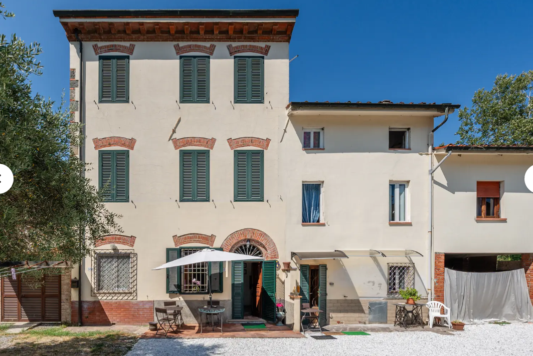 System.Collections.Generic.List`1[BluePillow.Application.SearchEngine.Dto.PhotoDto]?.ElementAt(0)?.Caption