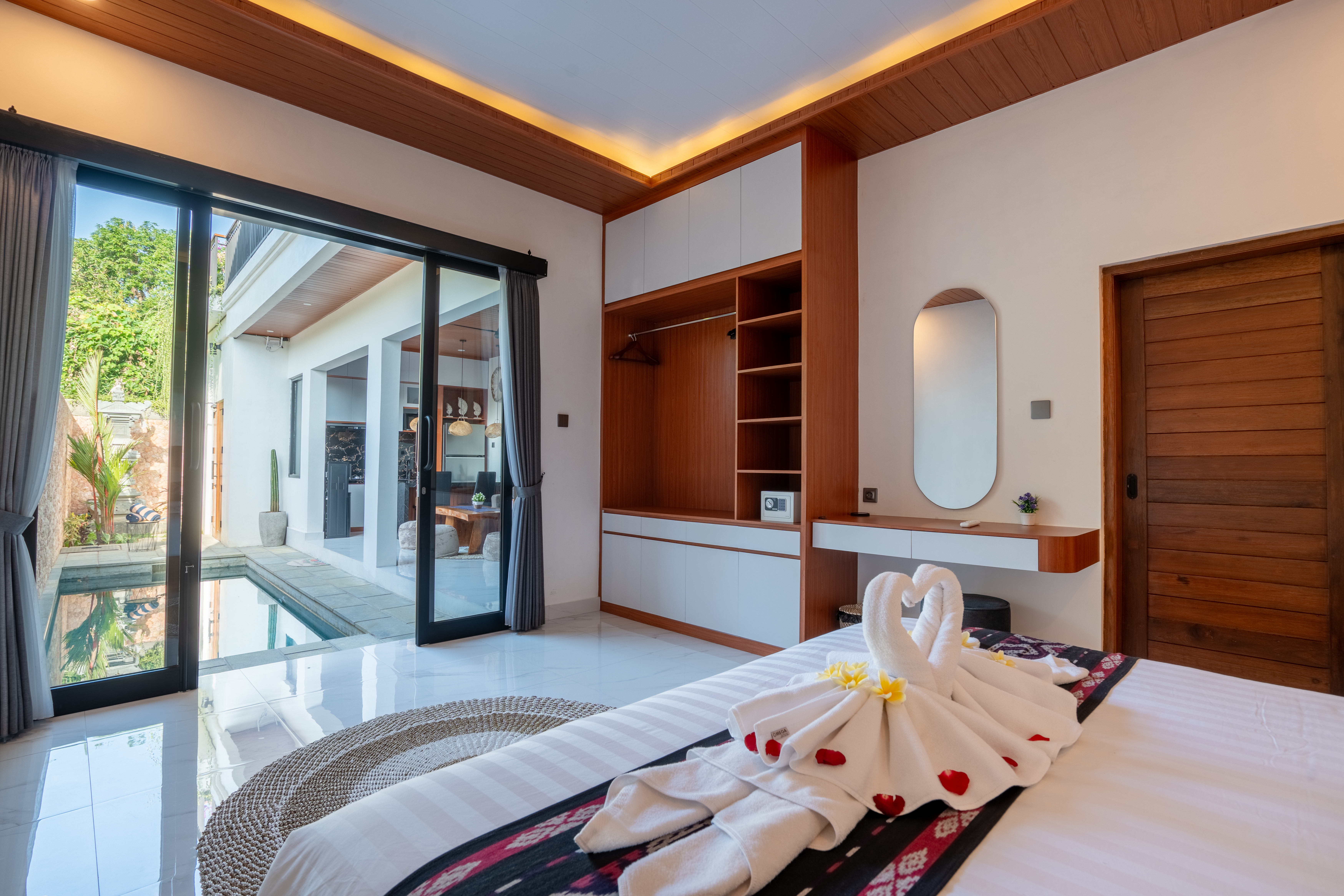 System.Collections.Generic.List`1[BluePillow.Application.SearchEngine.Dto.PhotoDto]?.ElementAt(1)?.Caption