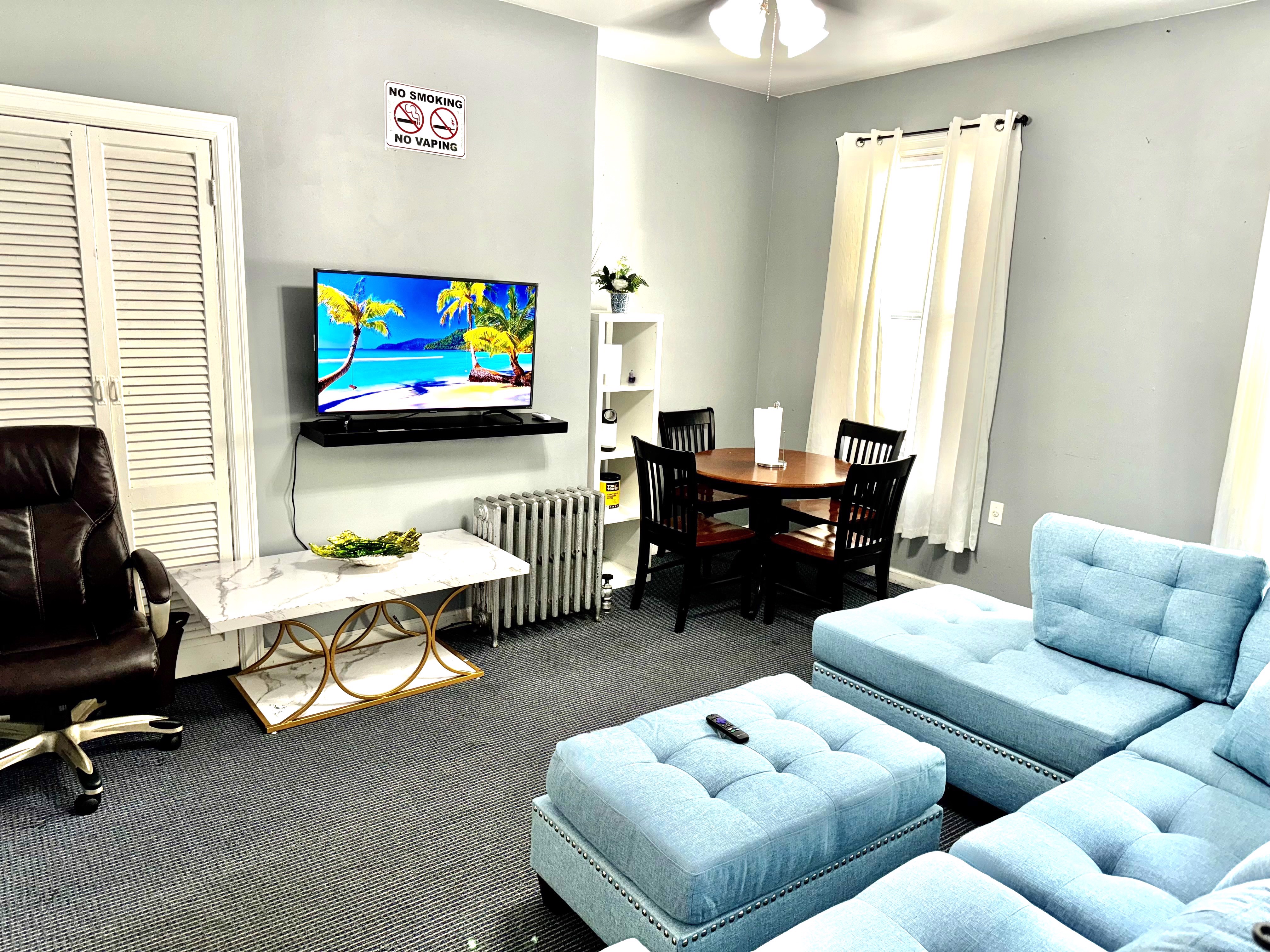 System.Collections.Generic.List`1[BluePillow.Application.SearchEngine.Dto.PhotoDto]?.ElementAt(0)?.Caption