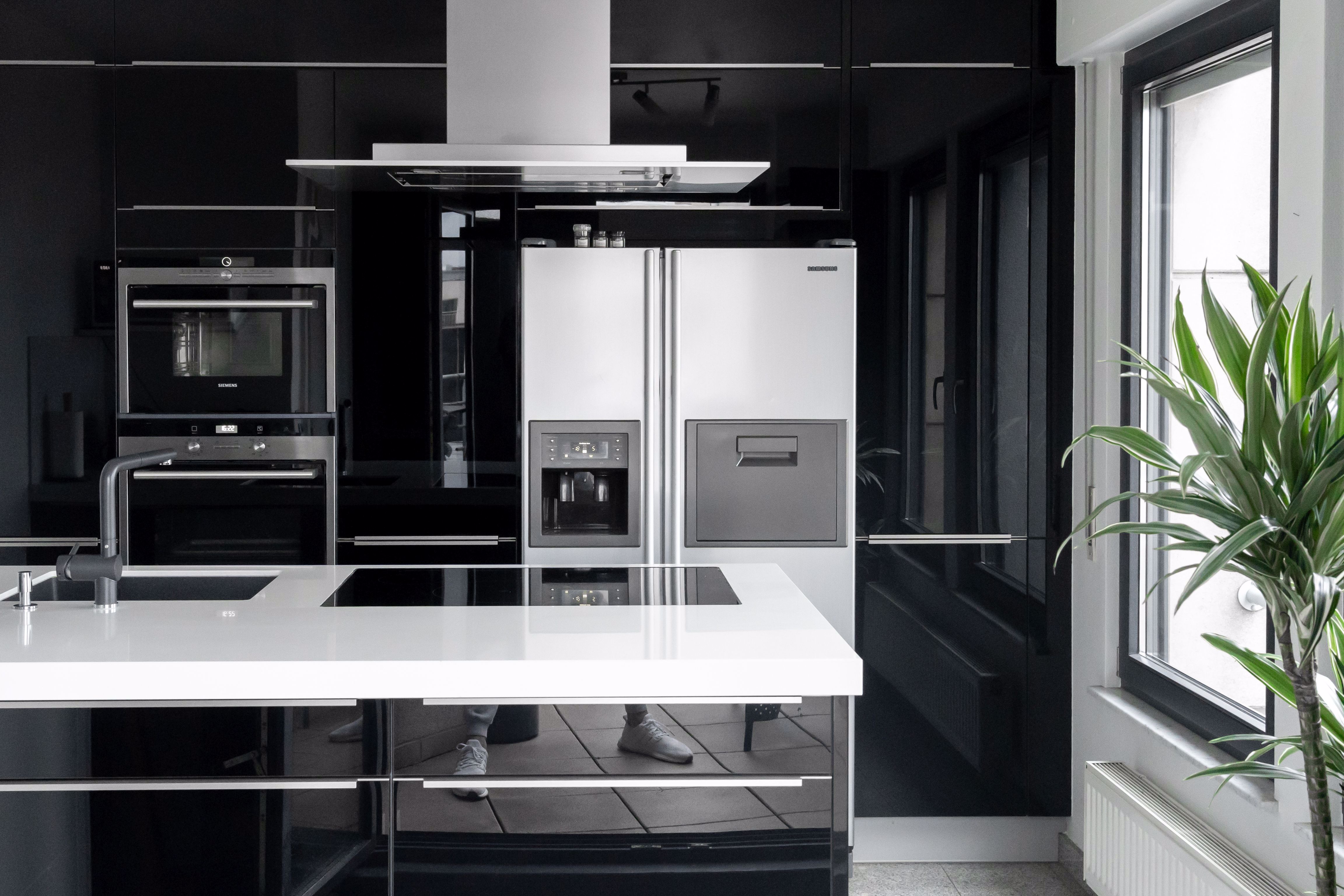 System.Collections.Generic.List`1[BluePillow.Application.SearchEngine.Dto.PhotoDto]?.ElementAt(1)?.Caption