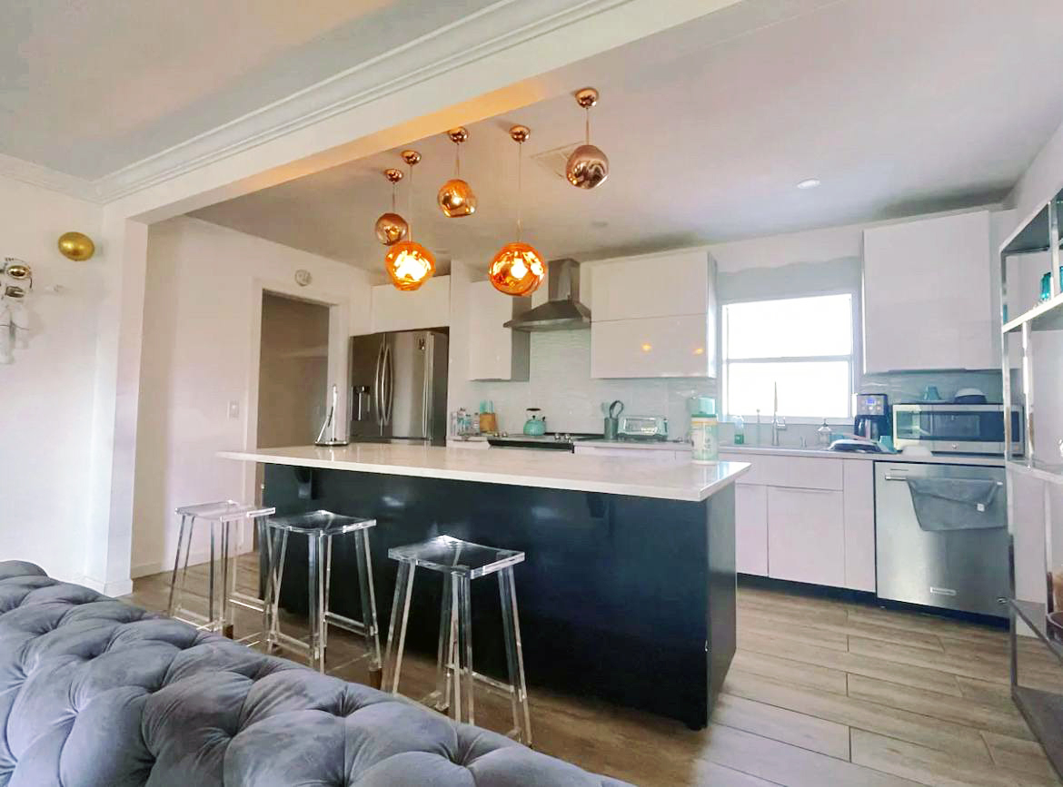 System.Collections.Generic.List`1[BluePillow.Application.SearchEngine.Dto.PhotoDto]?.ElementAt(2)?.Caption