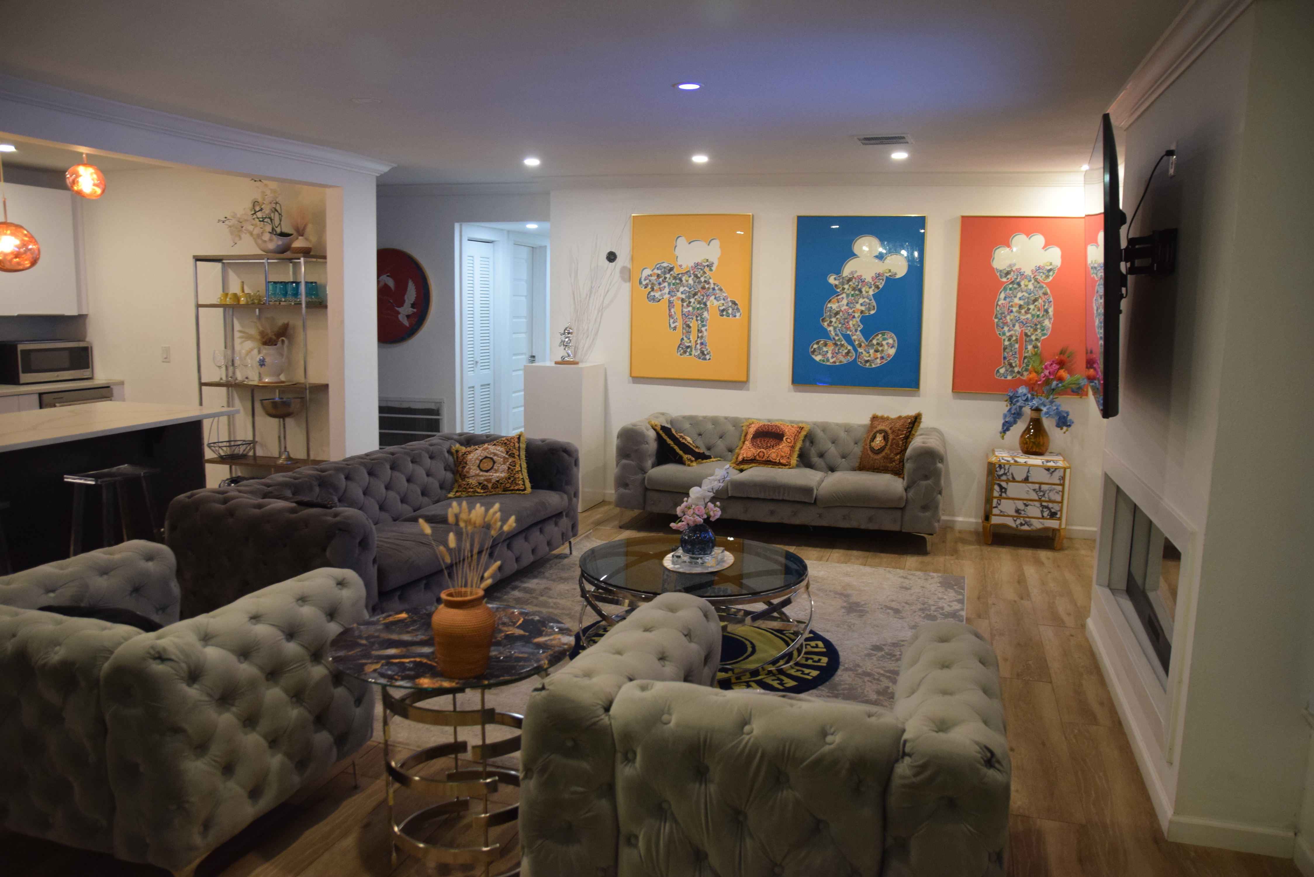 System.Collections.Generic.List`1[BluePillow.Application.SearchEngine.Dto.PhotoDto]?.ElementAt(3)?.Caption