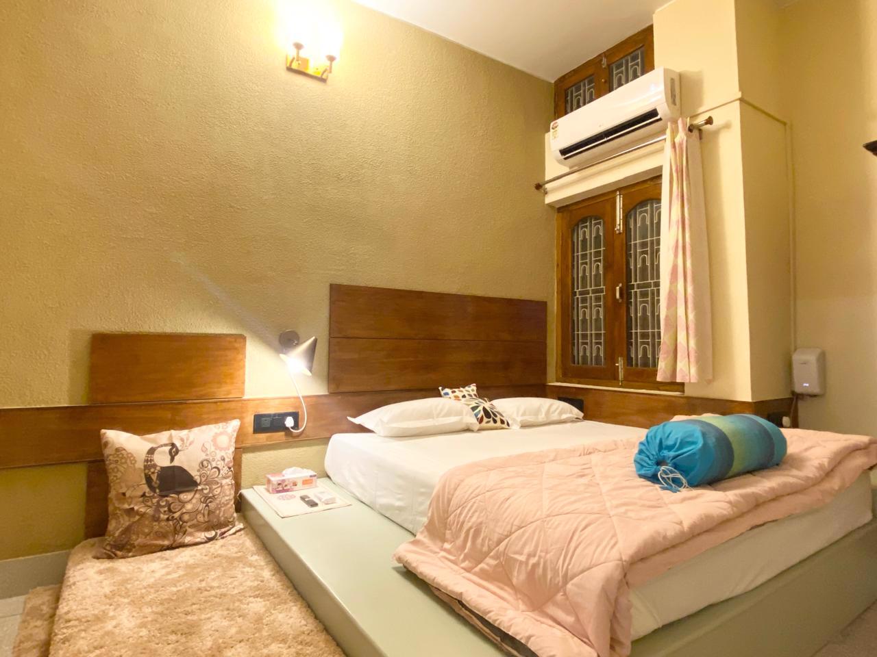 System.Collections.Generic.List`1[BluePillow.Application.SearchEngine.Dto.PhotoDto]?.ElementAt(3)?.Caption