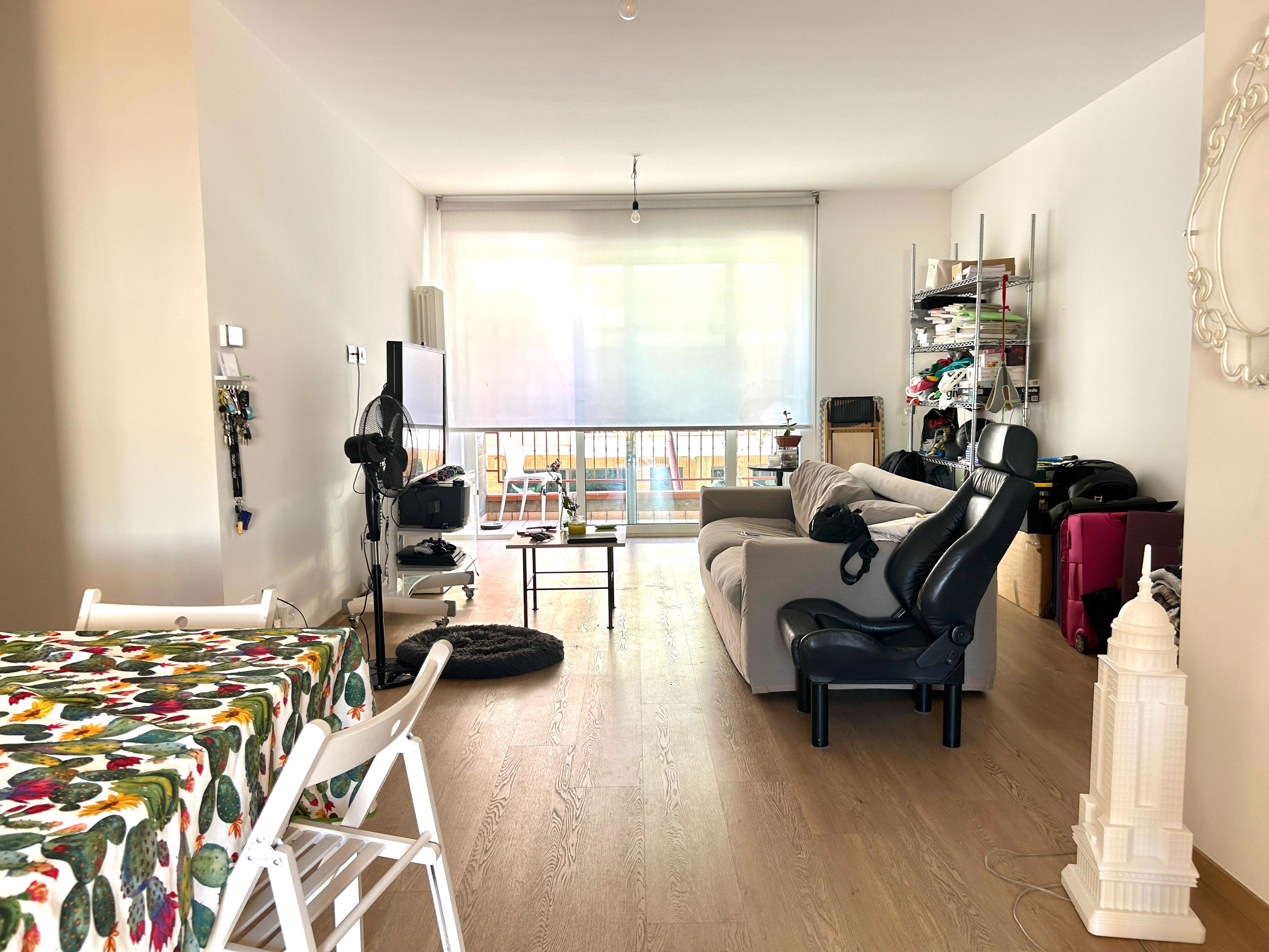 System.Collections.Generic.List`1[BluePillow.Application.SearchEngine.Dto.PhotoDto]?.ElementAt(1)?.Caption