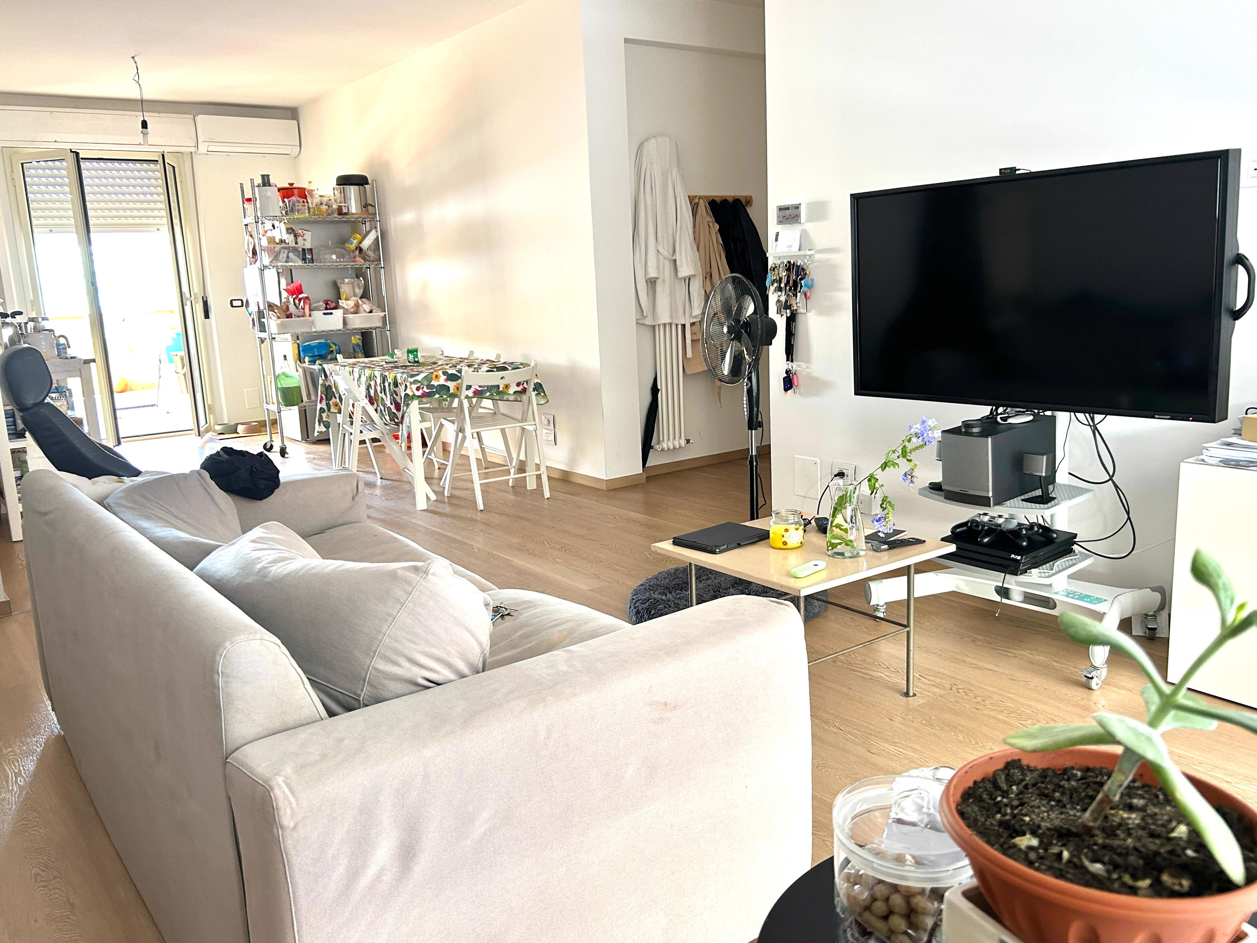 System.Collections.Generic.List`1[BluePillow.Application.SearchEngine.Dto.PhotoDto]?.ElementAt(0)?.Caption