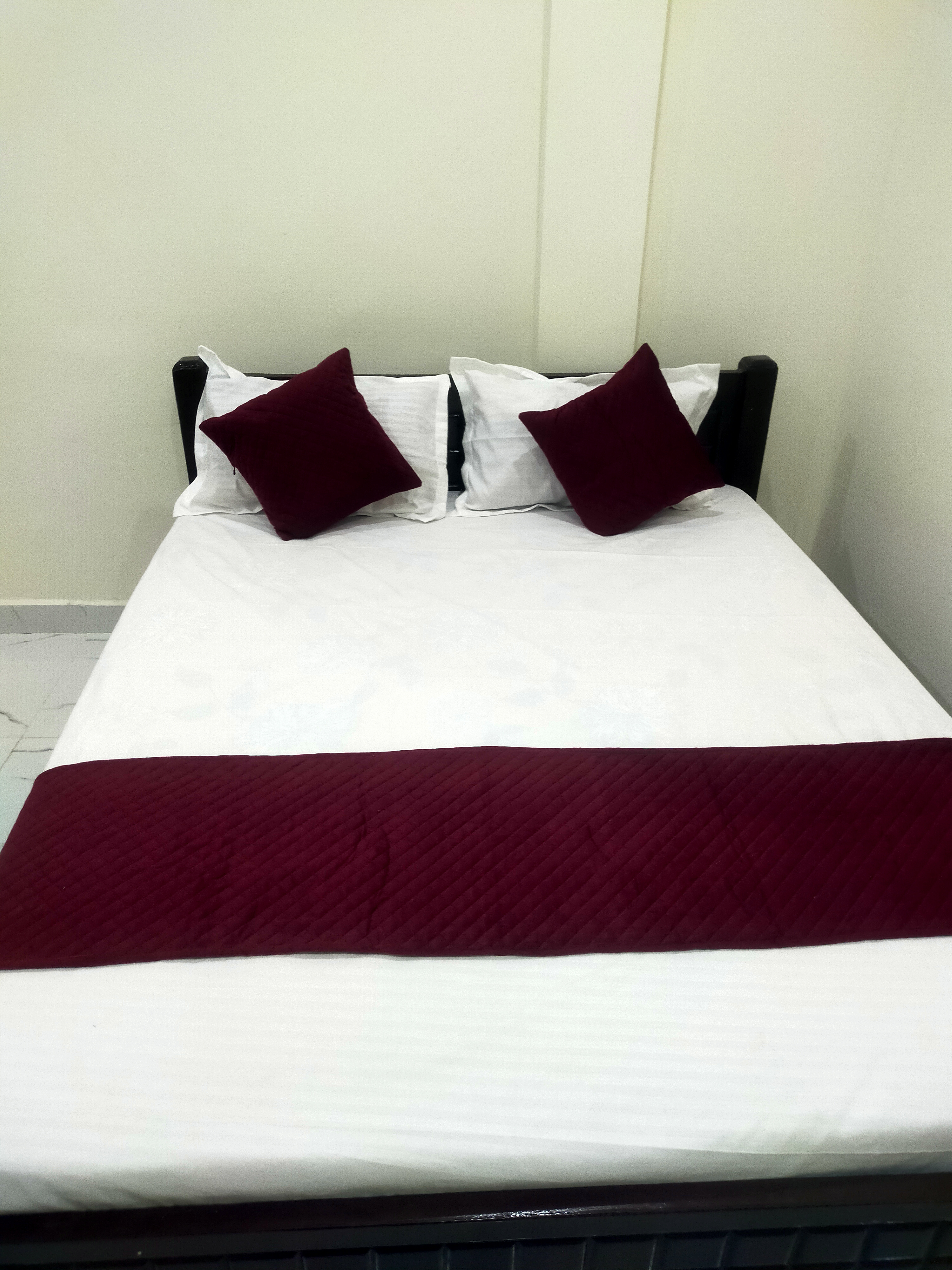 System.Collections.Generic.List`1[BluePillow.Application.SearchEngine.Dto.PhotoDto]?.ElementAt(2)?.Caption