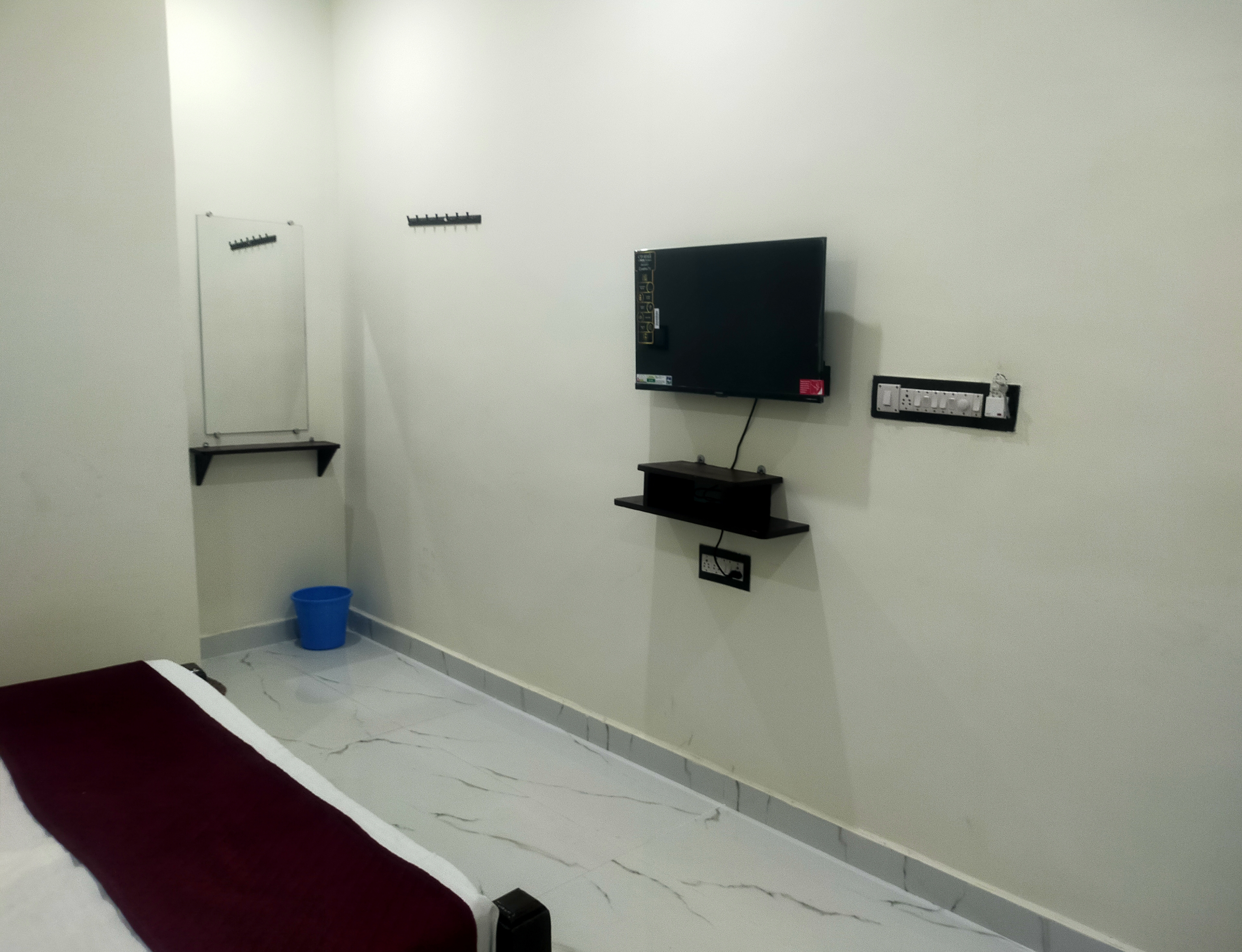 System.Collections.Generic.List`1[BluePillow.Application.SearchEngine.Dto.PhotoDto]?.ElementAt(3)?.Caption