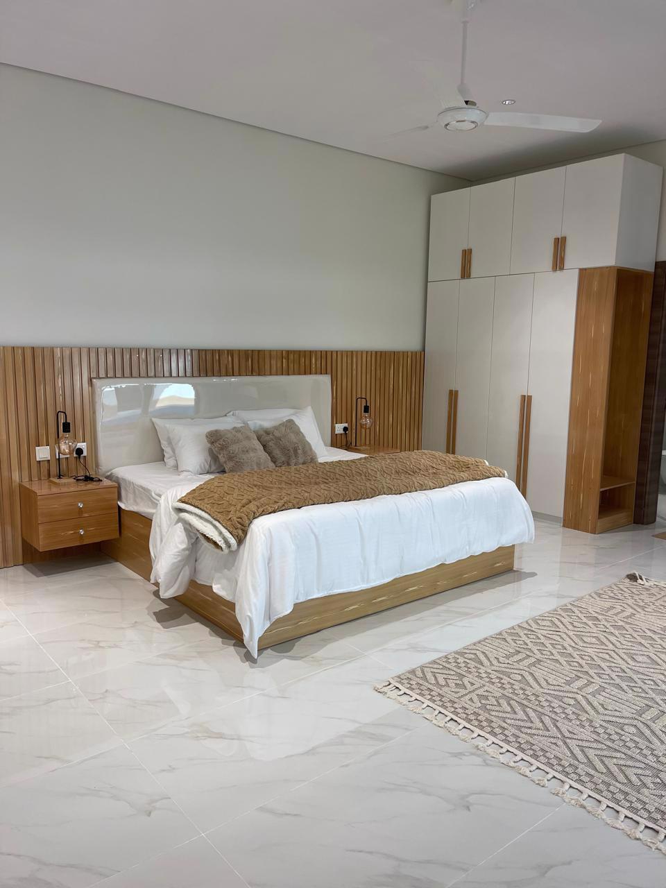 System.Collections.Generic.List`1[BluePillow.Application.SearchEngine.Dto.PhotoDto]?.ElementAt(1)?.Caption