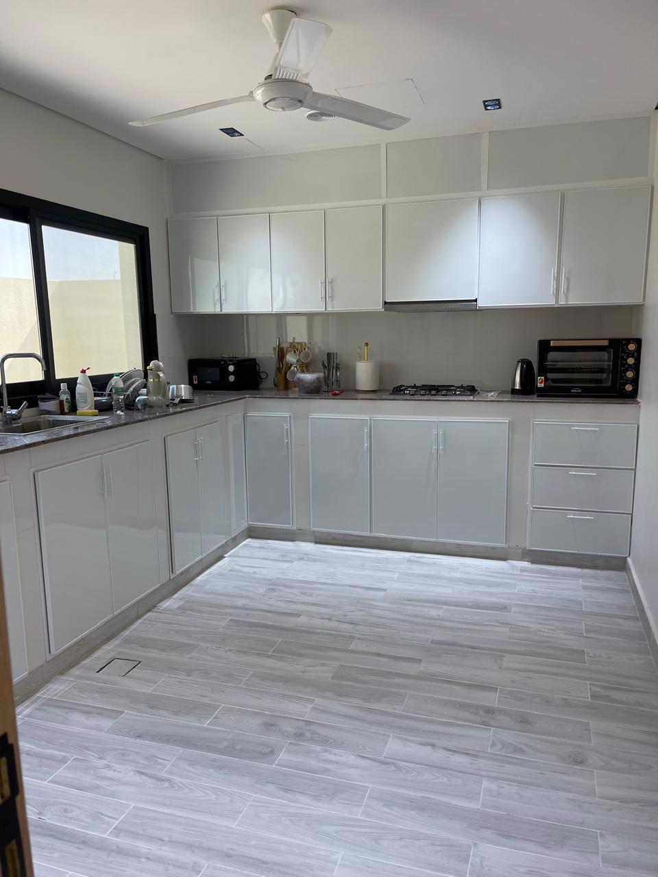 System.Collections.Generic.List`1[BluePillow.Application.SearchEngine.Dto.PhotoDto]?.ElementAt(3)?.Caption