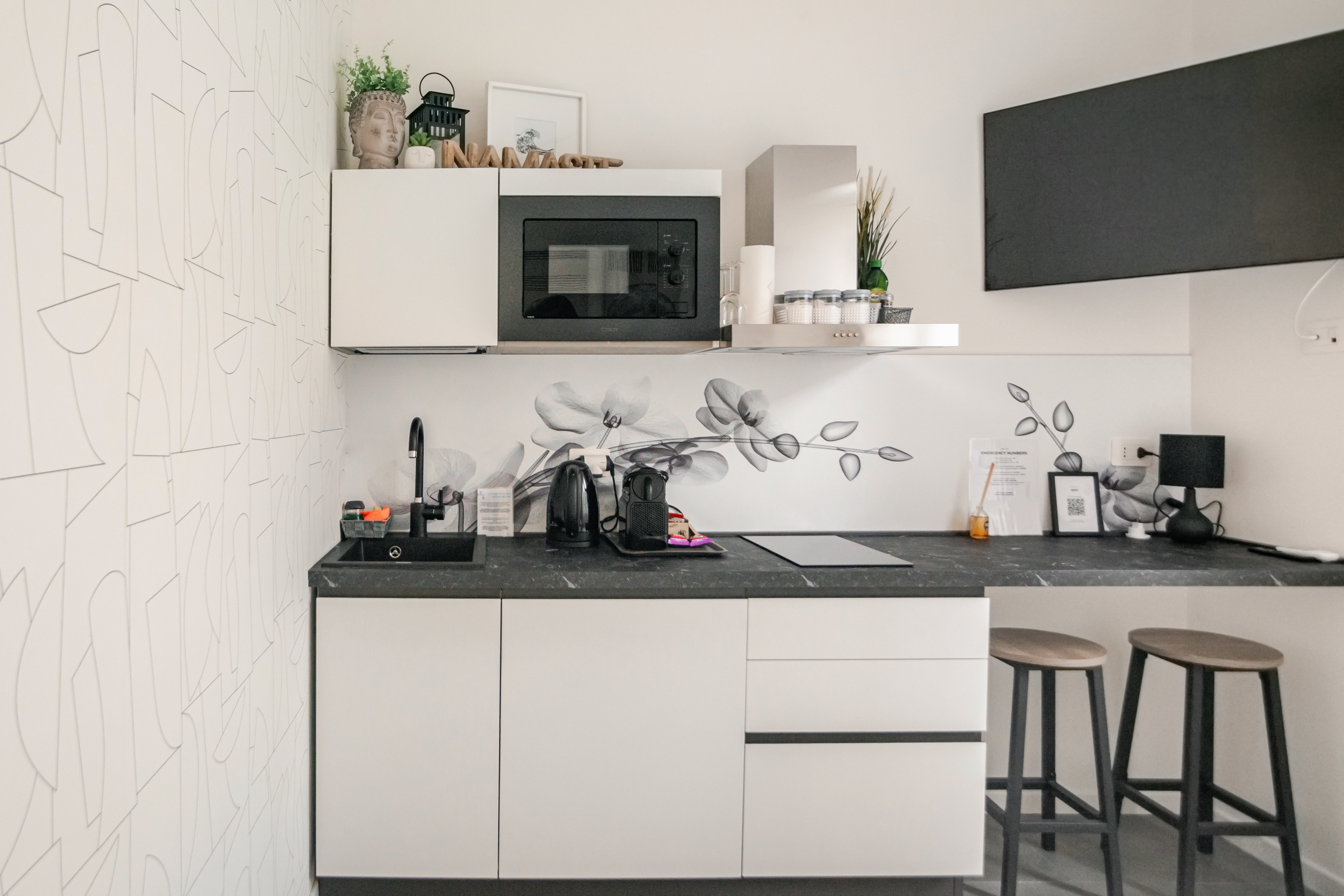 System.Collections.Generic.List`1[BluePillow.Application.SearchEngine.Dto.PhotoDto]?.ElementAt(2)?.Caption