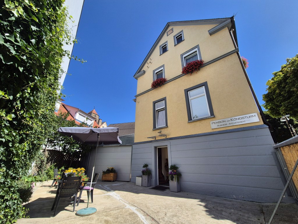 System.Collections.Generic.List`1[BluePillow.Application.SearchEngine.Dto.PhotoDto]?.ElementAt(1)?.Caption