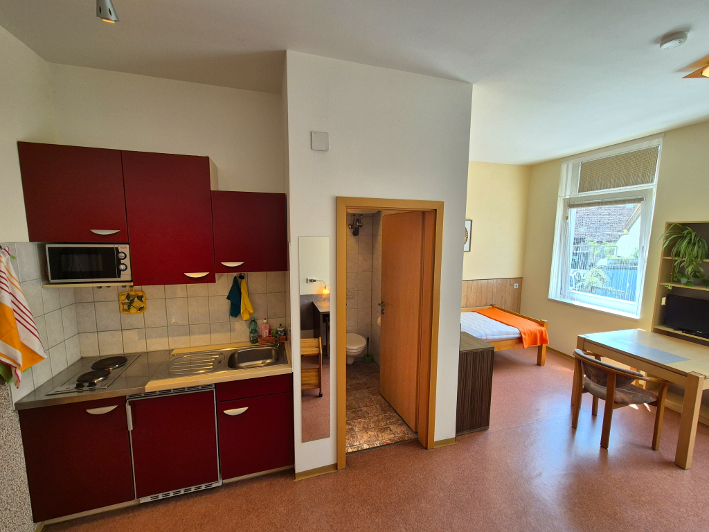 System.Collections.Generic.List`1[BluePillow.Application.SearchEngine.Dto.PhotoDto]?.ElementAt(3)?.Caption