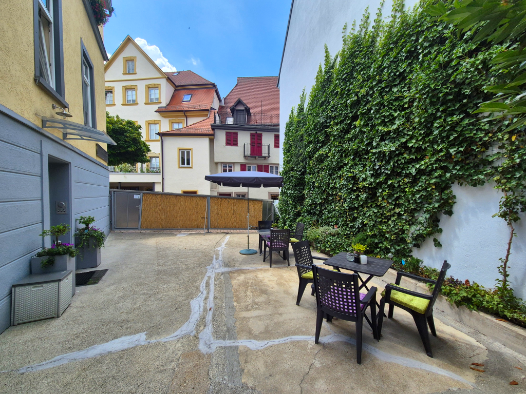 System.Collections.Generic.List`1[BluePillow.Application.SearchEngine.Dto.PhotoDto]?.ElementAt(2)?.Caption