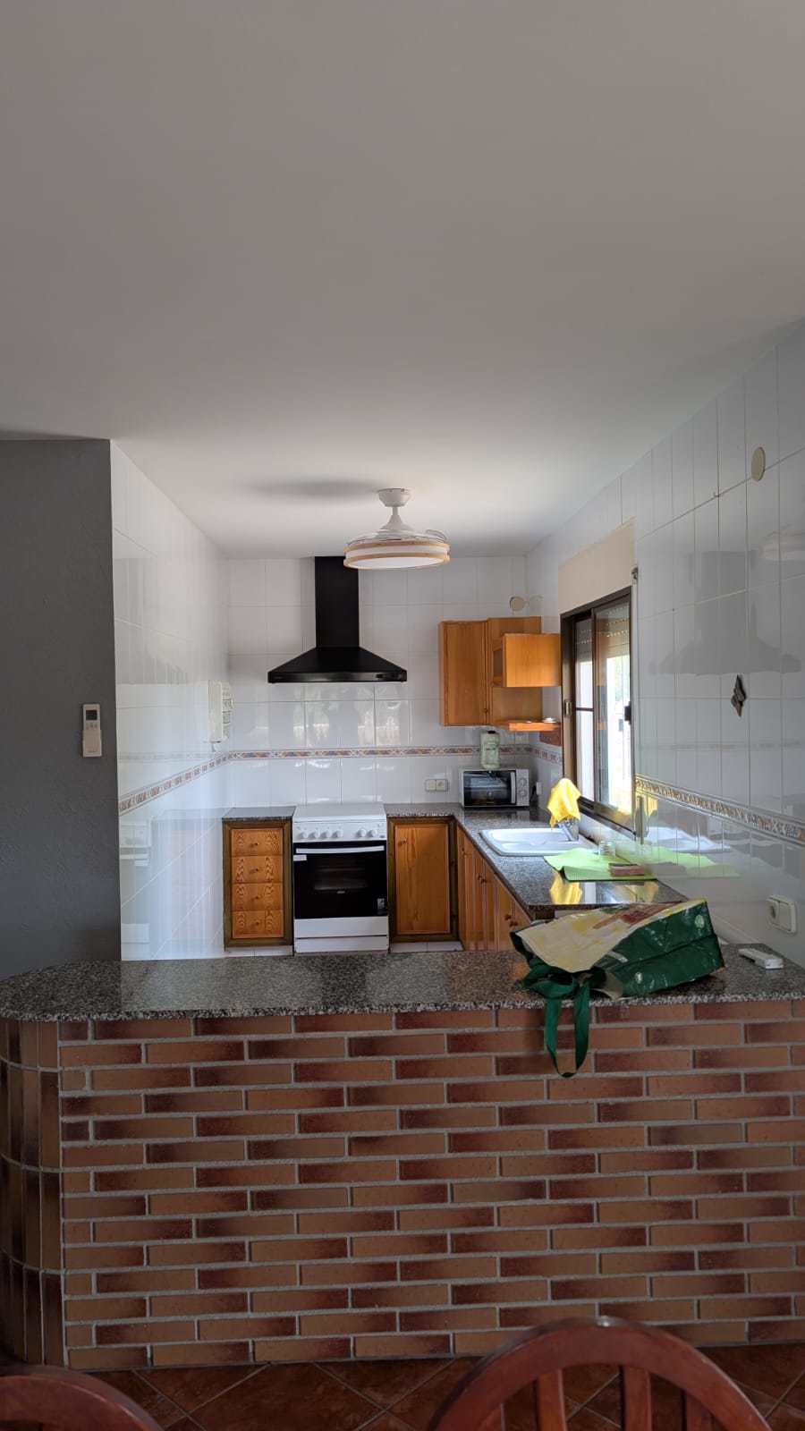 System.Collections.Generic.List`1[BluePillow.Application.SearchEngine.Dto.PhotoDto]?.ElementAt(3)?.Caption