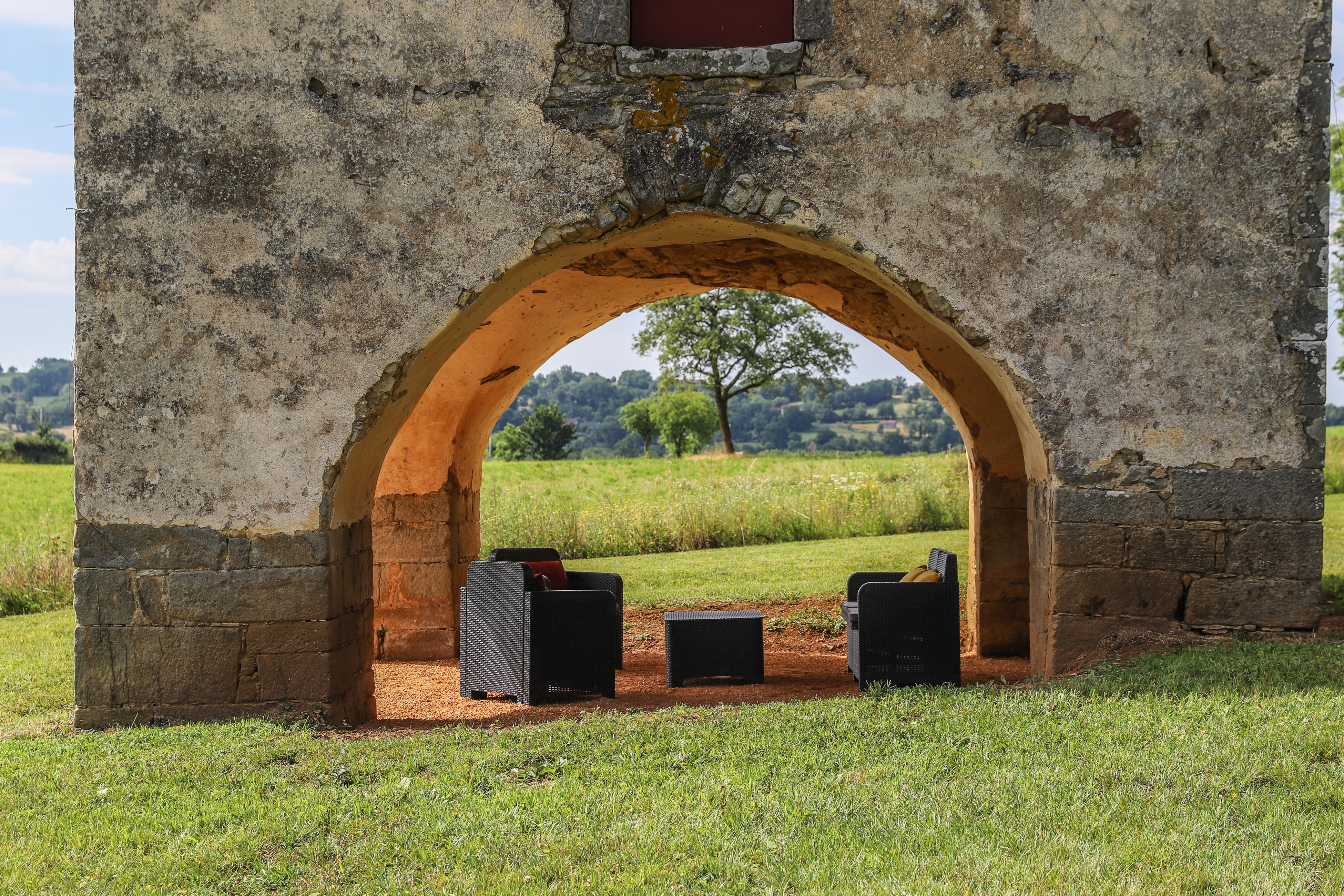 System.Collections.Generic.List`1[BluePillow.Application.SearchEngine.Dto.PhotoDto]?.ElementAt(1)?.Caption