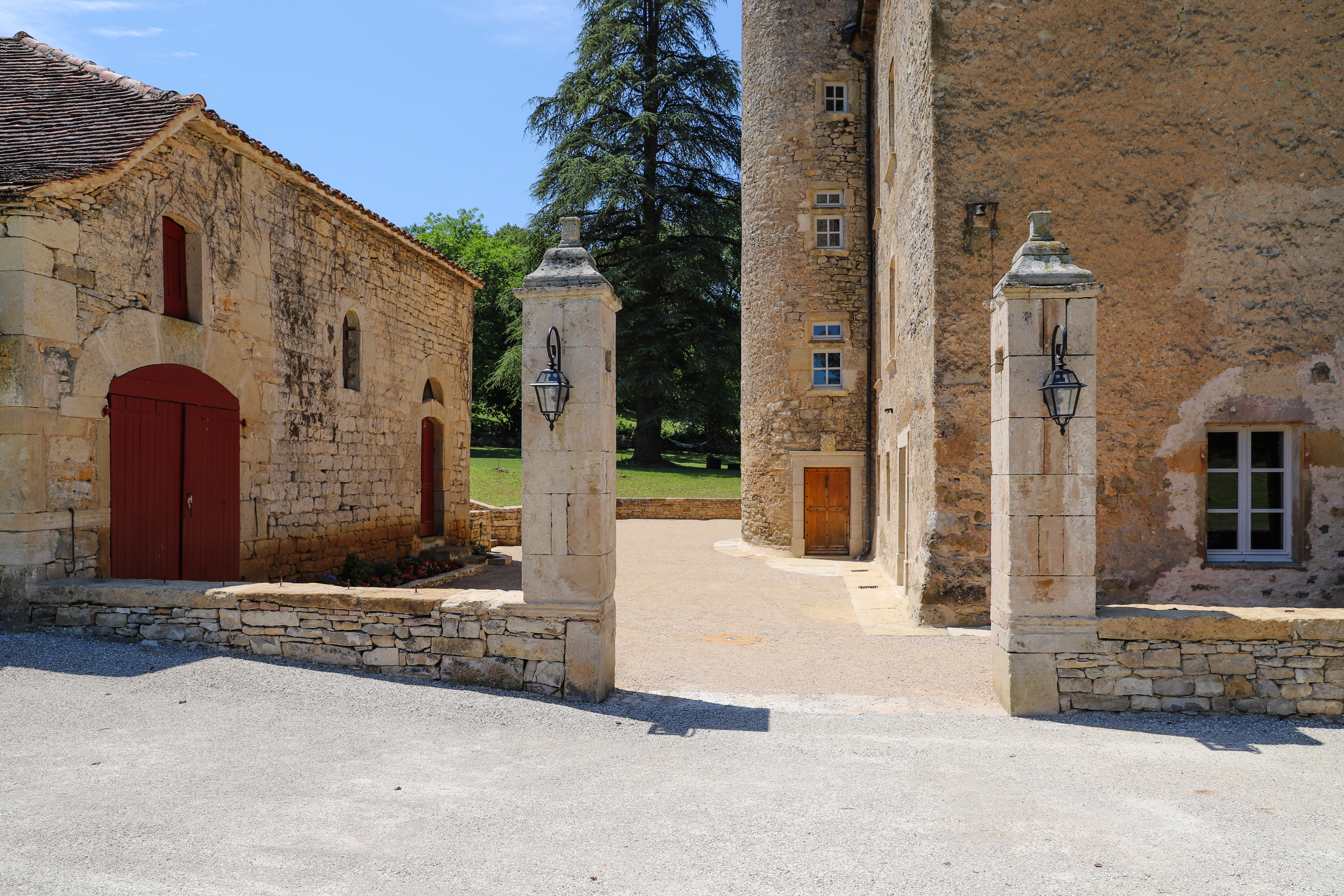 System.Collections.Generic.List`1[BluePillow.Application.SearchEngine.Dto.PhotoDto]?.ElementAt(3)?.Caption