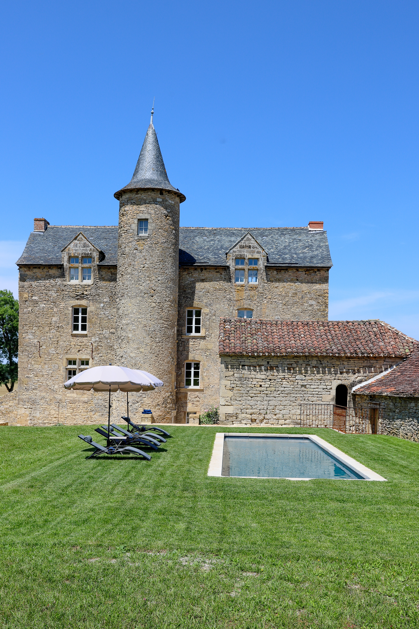 System.Collections.Generic.List`1[BluePillow.Application.SearchEngine.Dto.PhotoDto]?.ElementAt(2)?.Caption