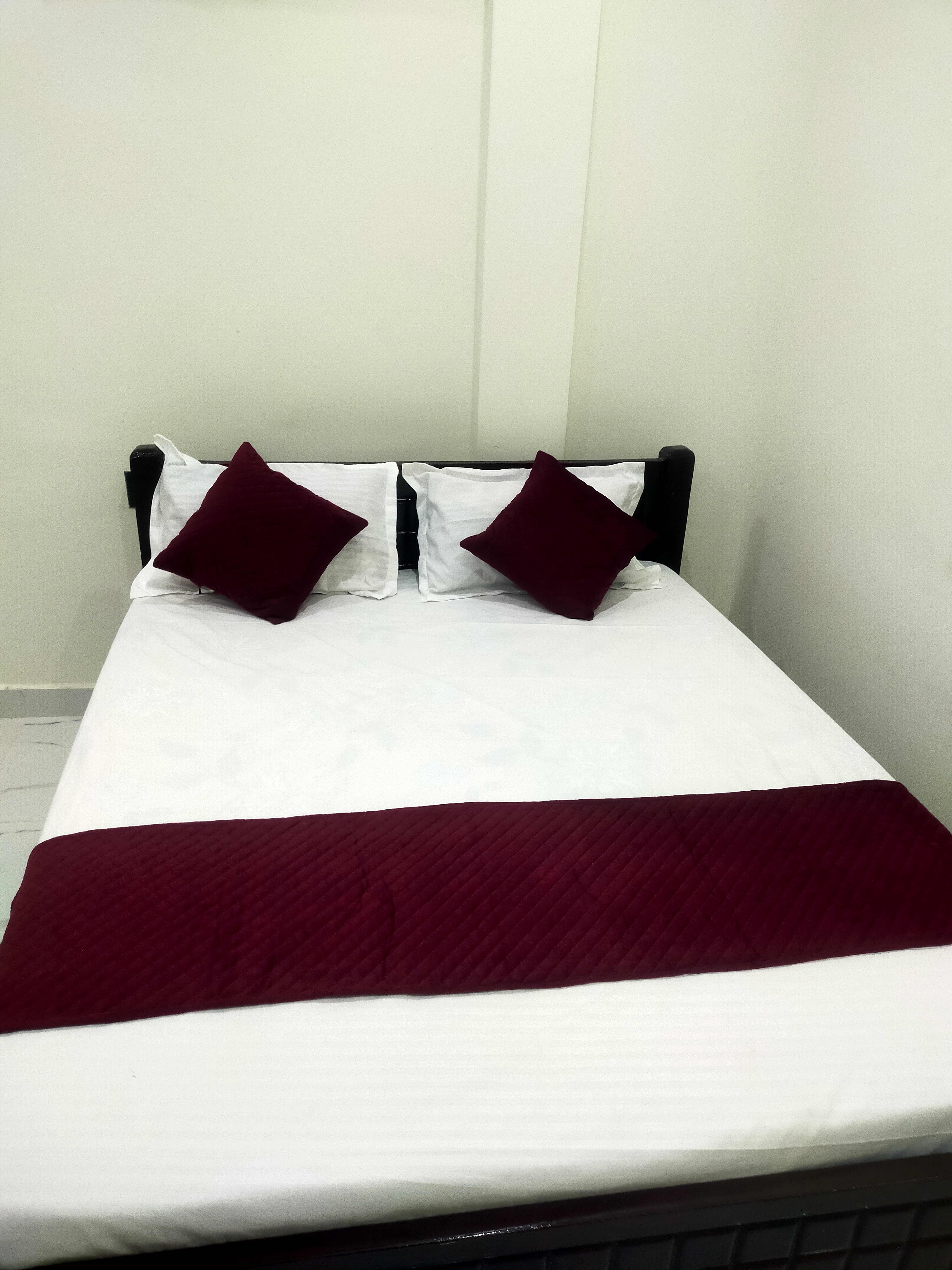 System.Collections.Generic.List`1[BluePillow.Application.SearchEngine.Dto.PhotoDto]?.ElementAt(2)?.Caption