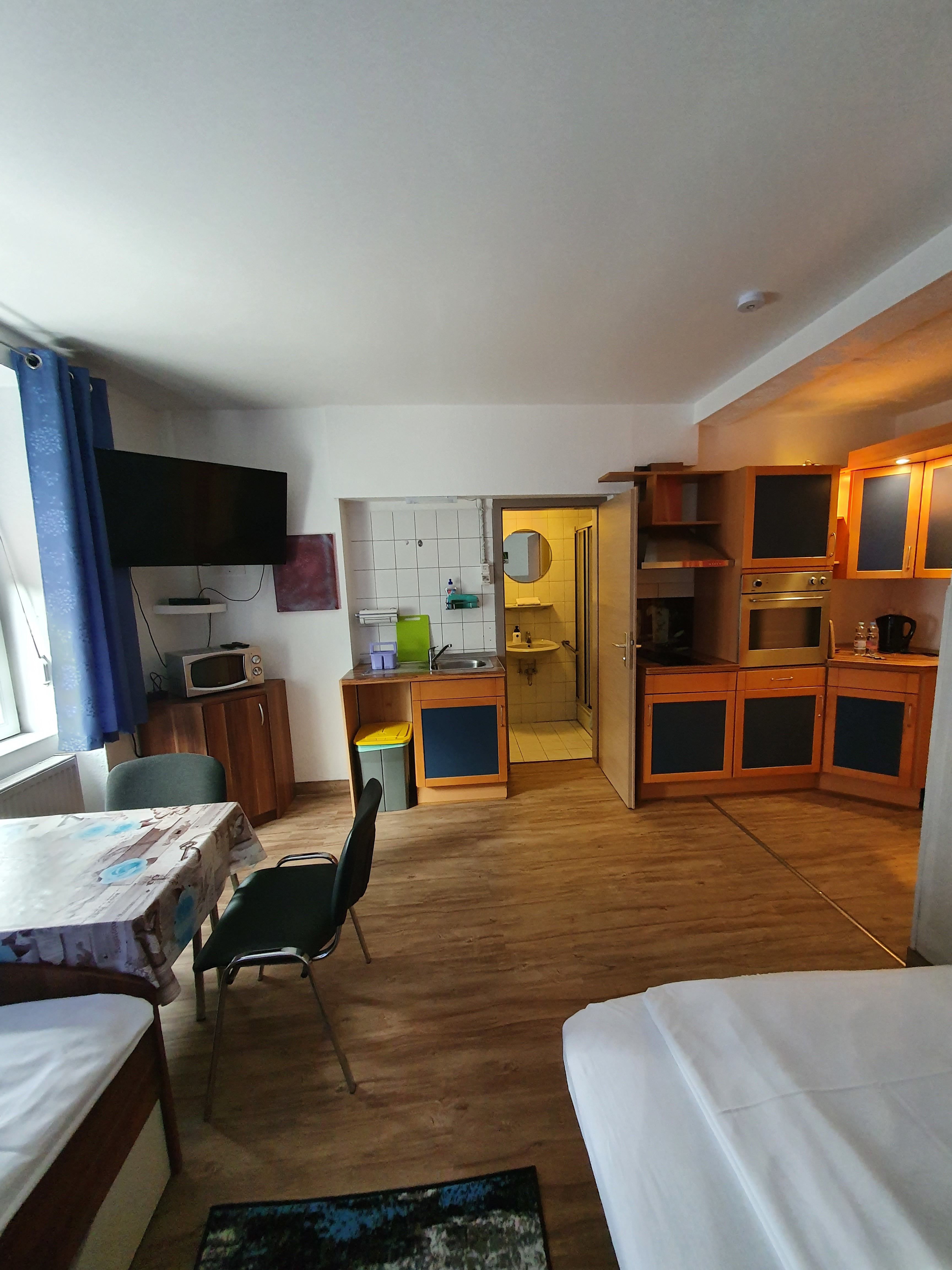 System.Collections.Generic.List`1[BluePillow.Application.SearchEngine.Dto.PhotoDto]?.ElementAt(2)?.Caption