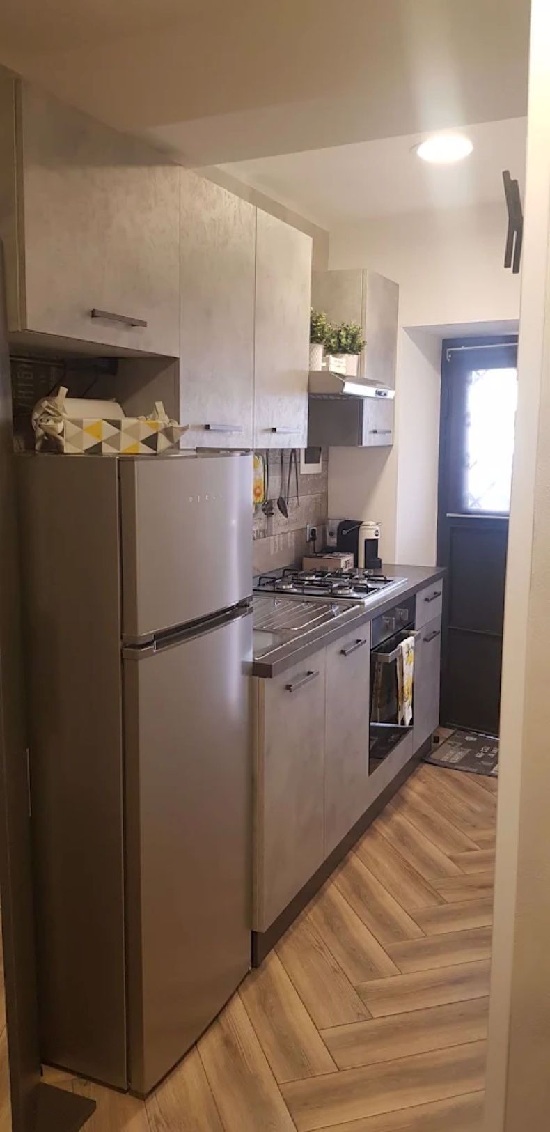 System.Collections.Generic.List`1[BluePillow.Application.SearchEngine.Dto.PhotoDto]?.ElementAt(1)?.Caption