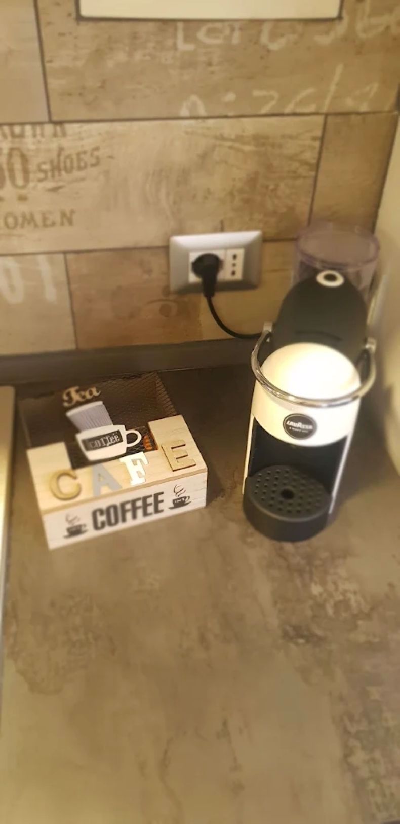 System.Collections.Generic.List`1[BluePillow.Application.SearchEngine.Dto.PhotoDto]?.ElementAt(3)?.Caption