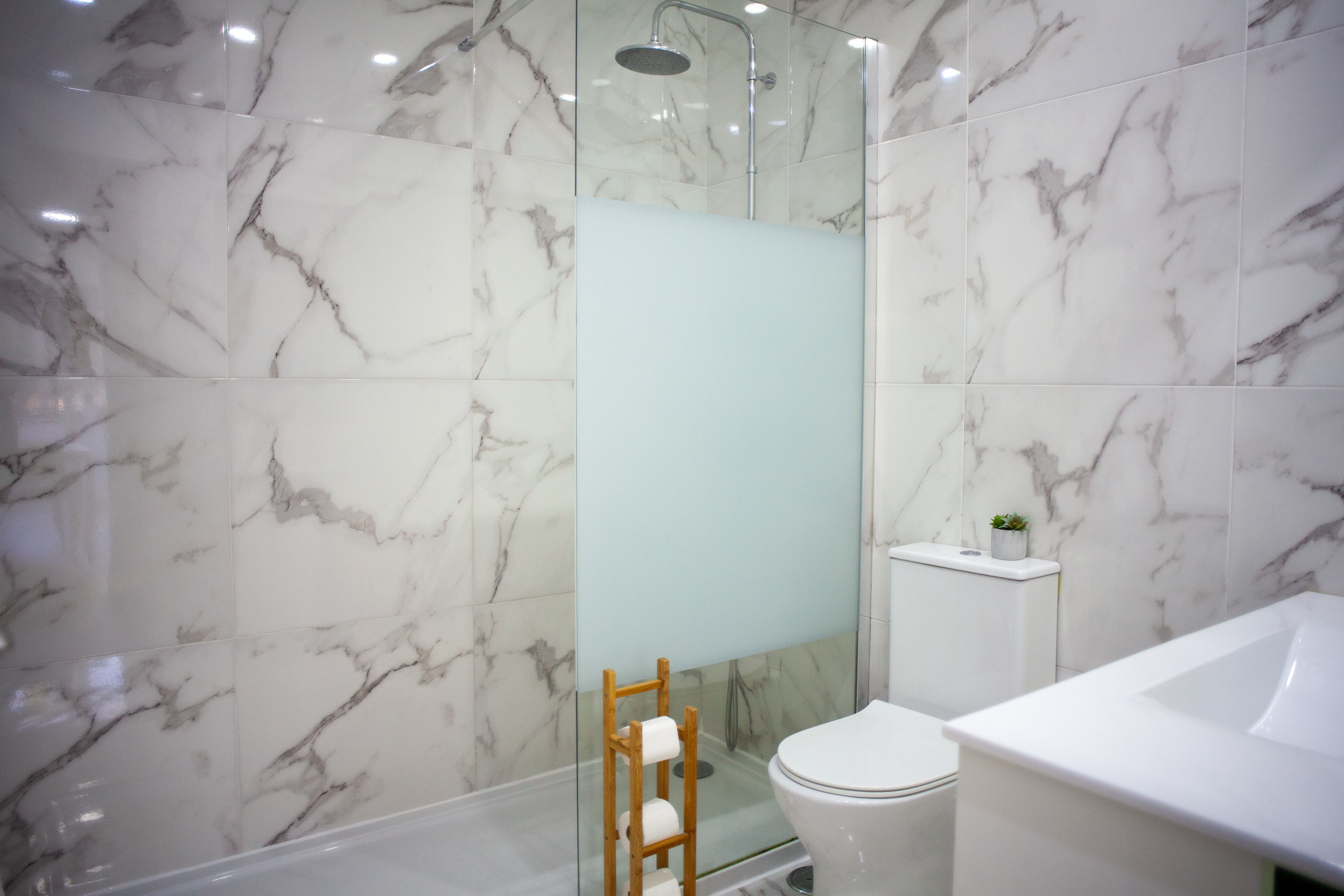 System.Collections.Generic.List`1[BluePillow.Application.SearchEngine.Dto.PhotoDto]?.ElementAt(3)?.Caption