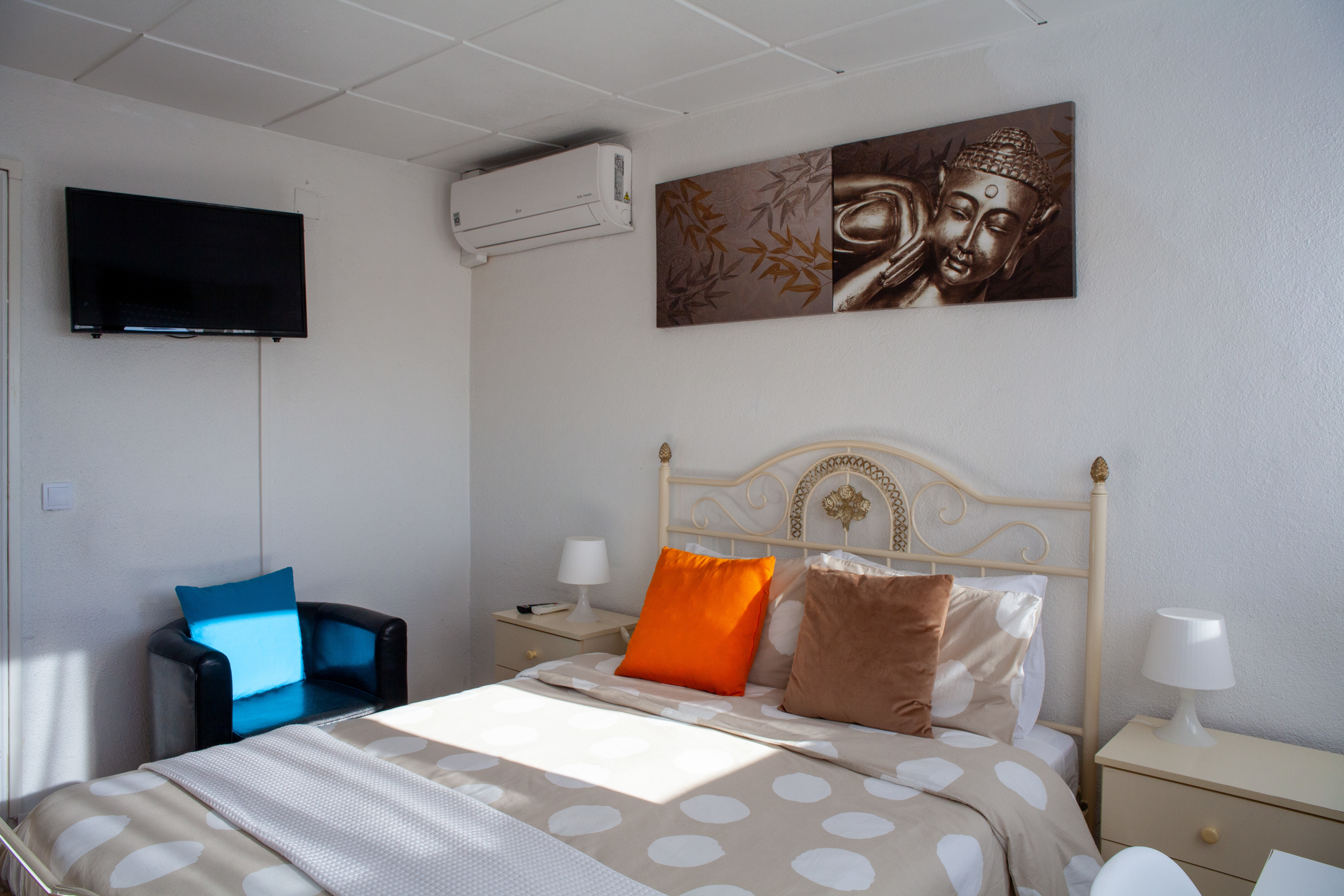 System.Collections.Generic.List`1[BluePillow.Application.SearchEngine.Dto.PhotoDto]?.ElementAt(3)?.Caption