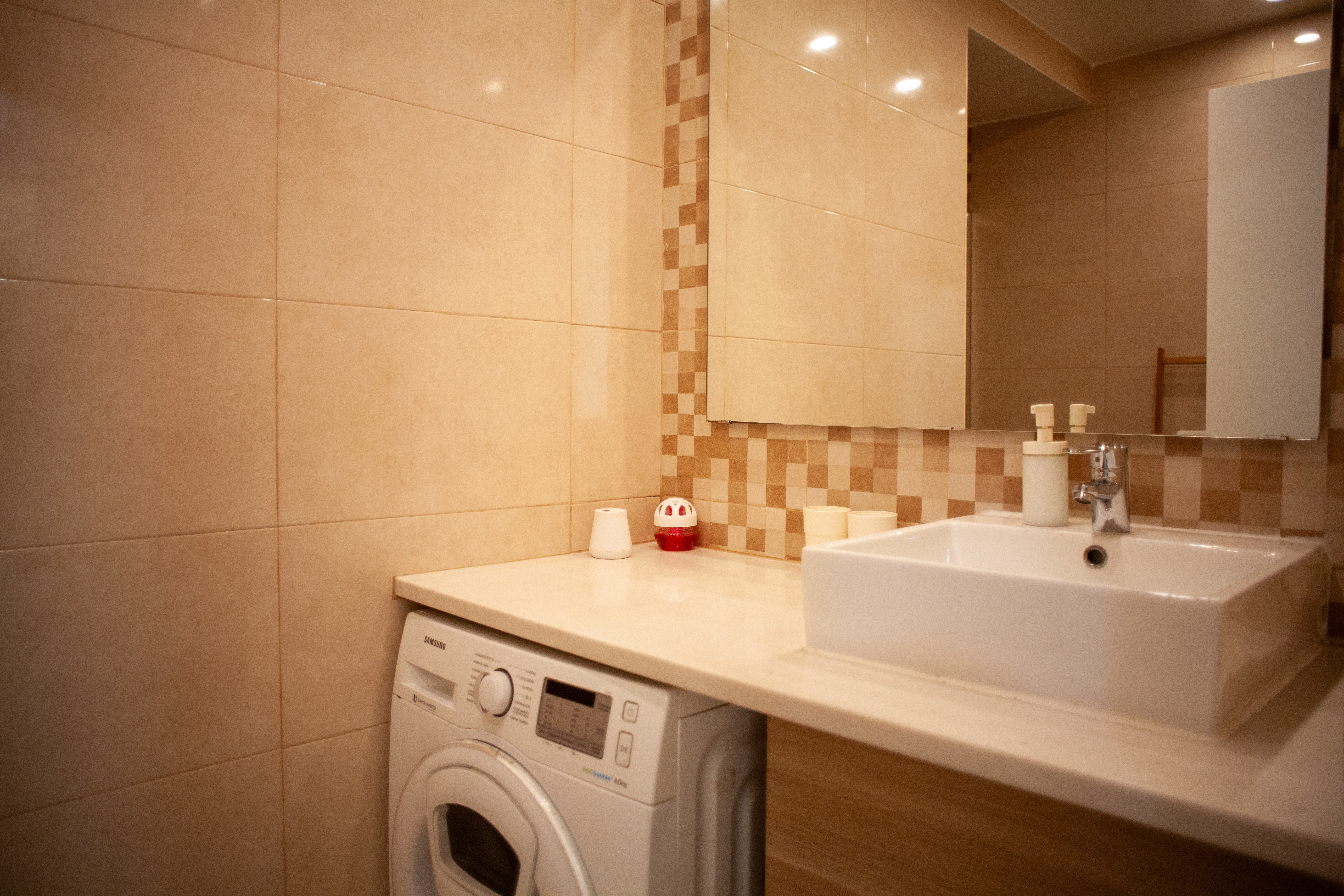 System.Collections.Generic.List`1[BluePillow.Application.SearchEngine.Dto.PhotoDto]?.ElementAt(2)?.Caption