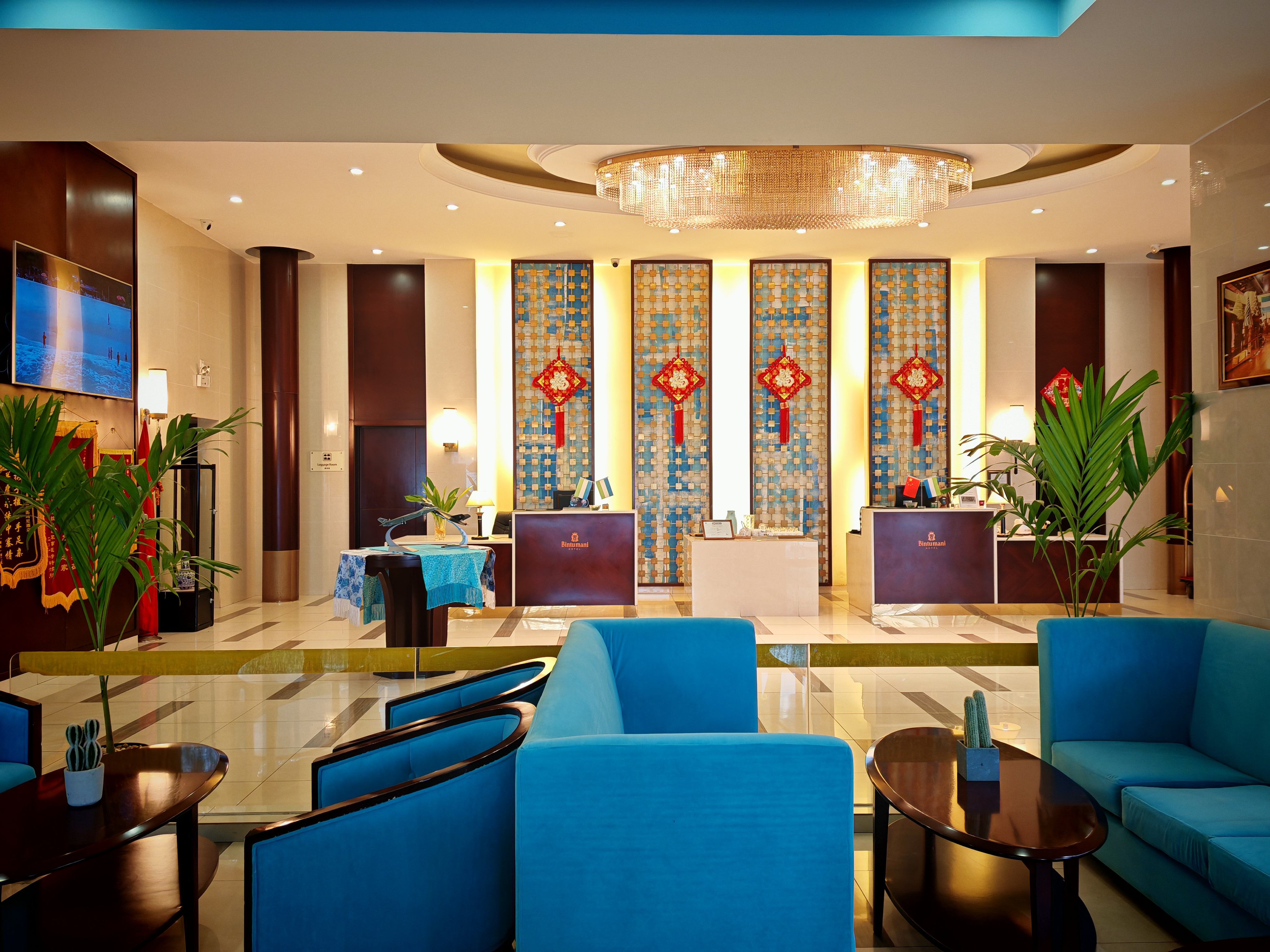 System.Collections.Generic.List`1[BluePillow.Application.SearchEngine.Dto.PhotoDto]?.ElementAt(1)?.Caption